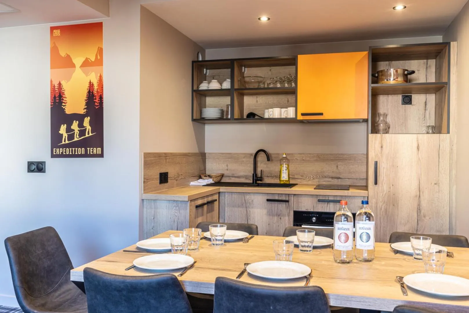 Bed in 10-Bed Mixed Dormitory Room in Hotel Base Camp Lodge - Albertville