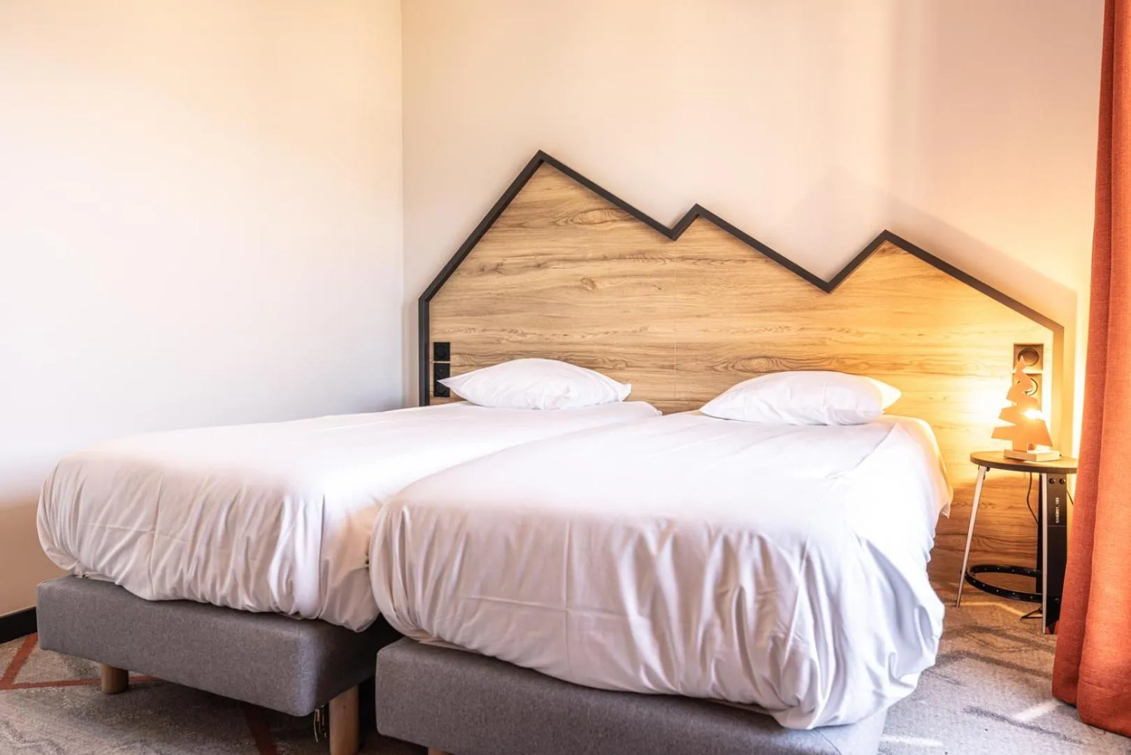 Two-Bedroom Apartment with Balcony in Hotel Base Camp Lodge - Albertville