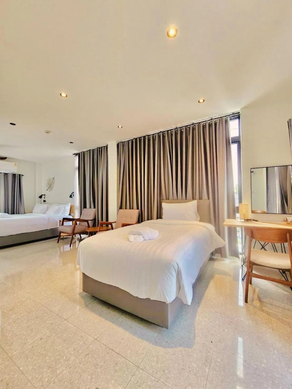 Deluxe Triple Room in Calamint Residence Hotel ( คาลามิ้นท์)