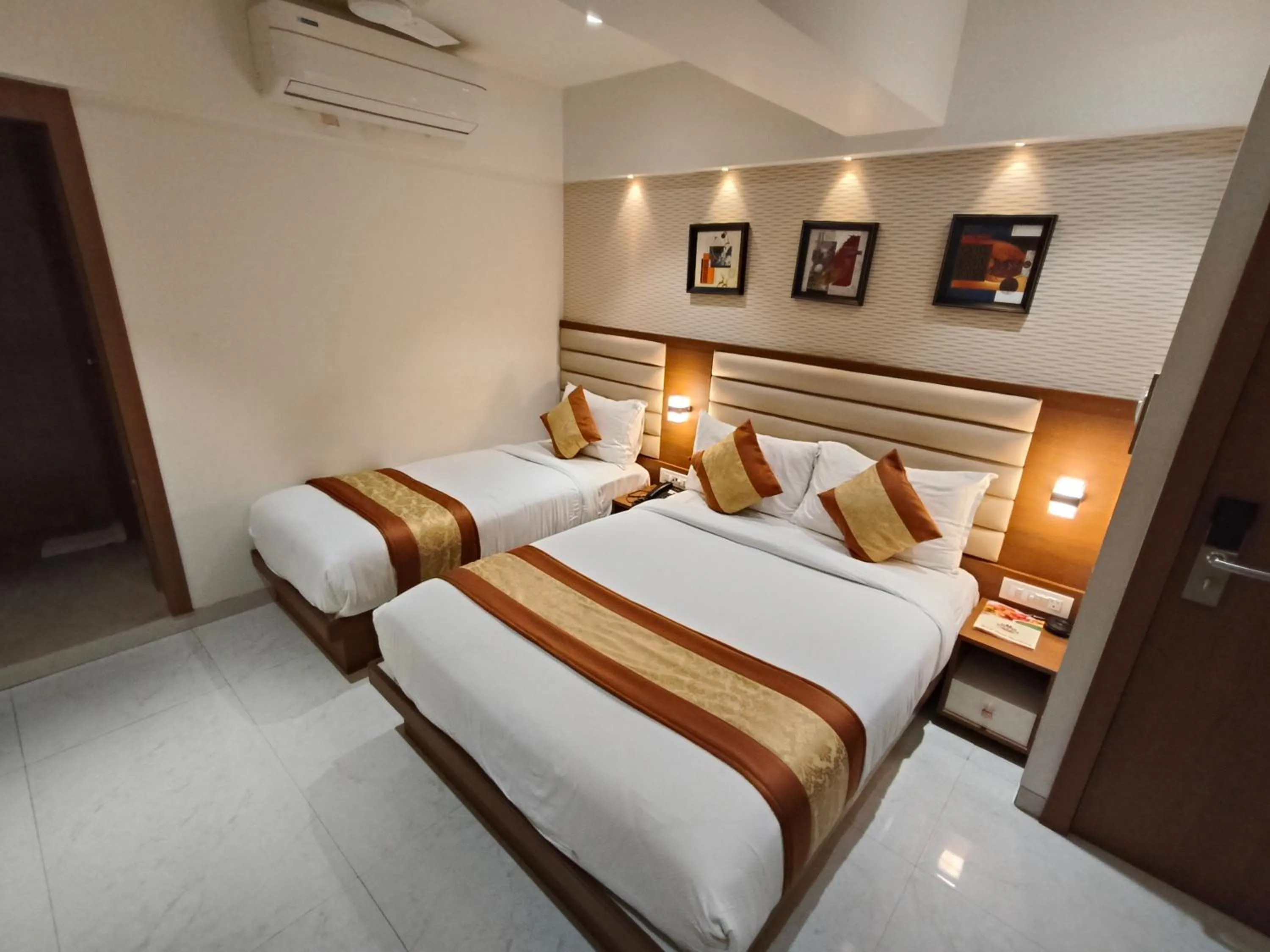 Family Suite in Hotel Pearl Residency Thane