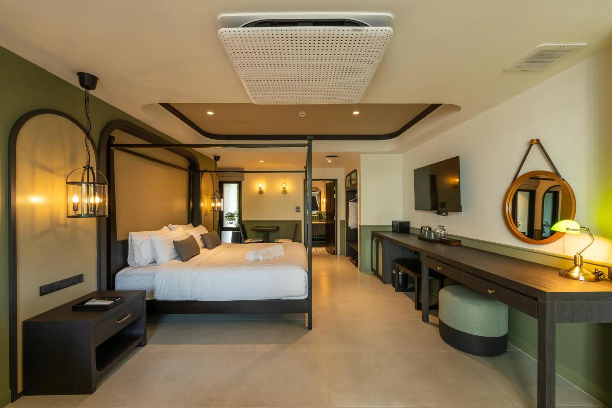 Deluxe King Room in Shamrock Chiangmai Hotel-Adult Only