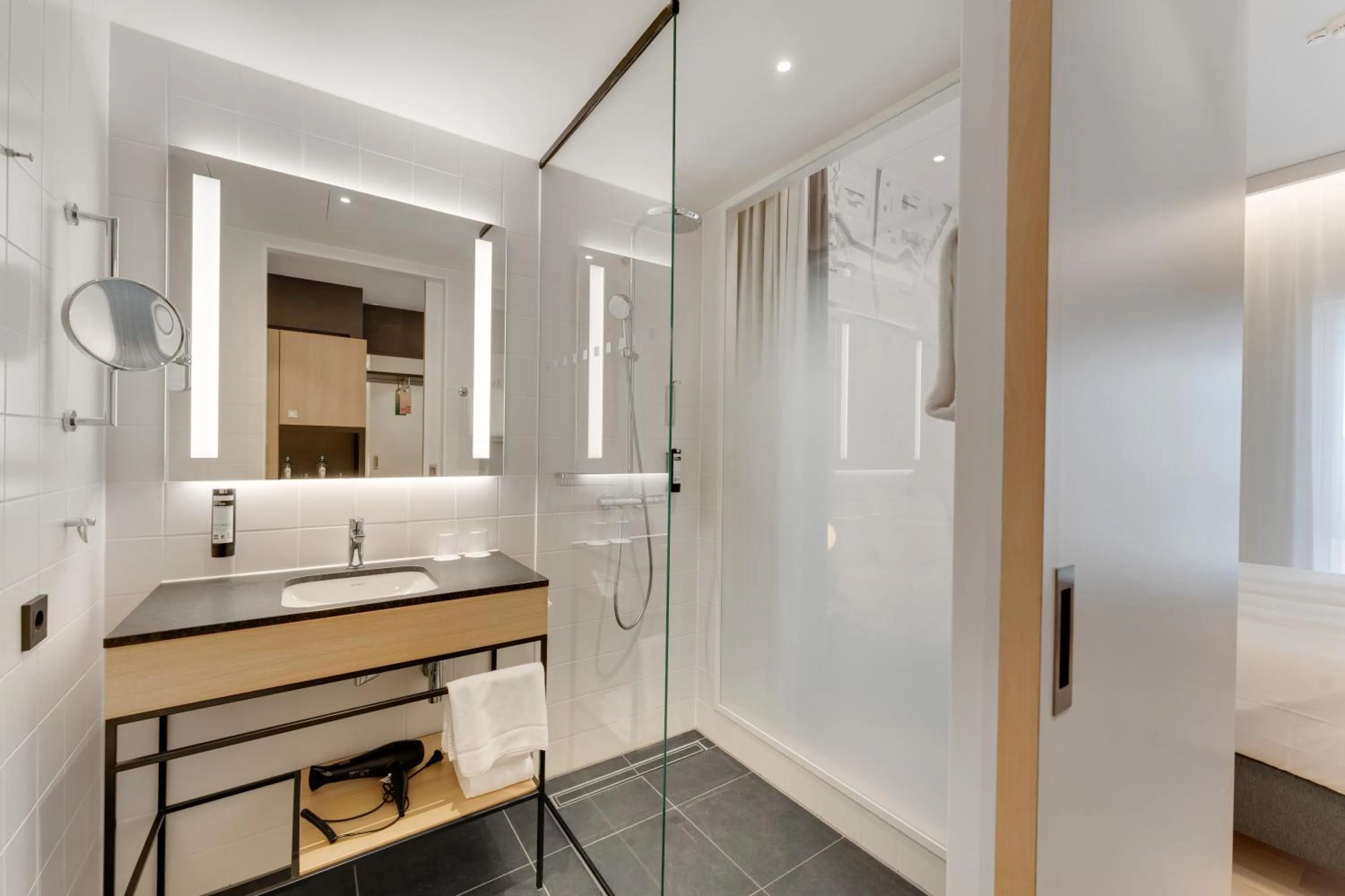 Twin Room in IntercityHotel Leiden