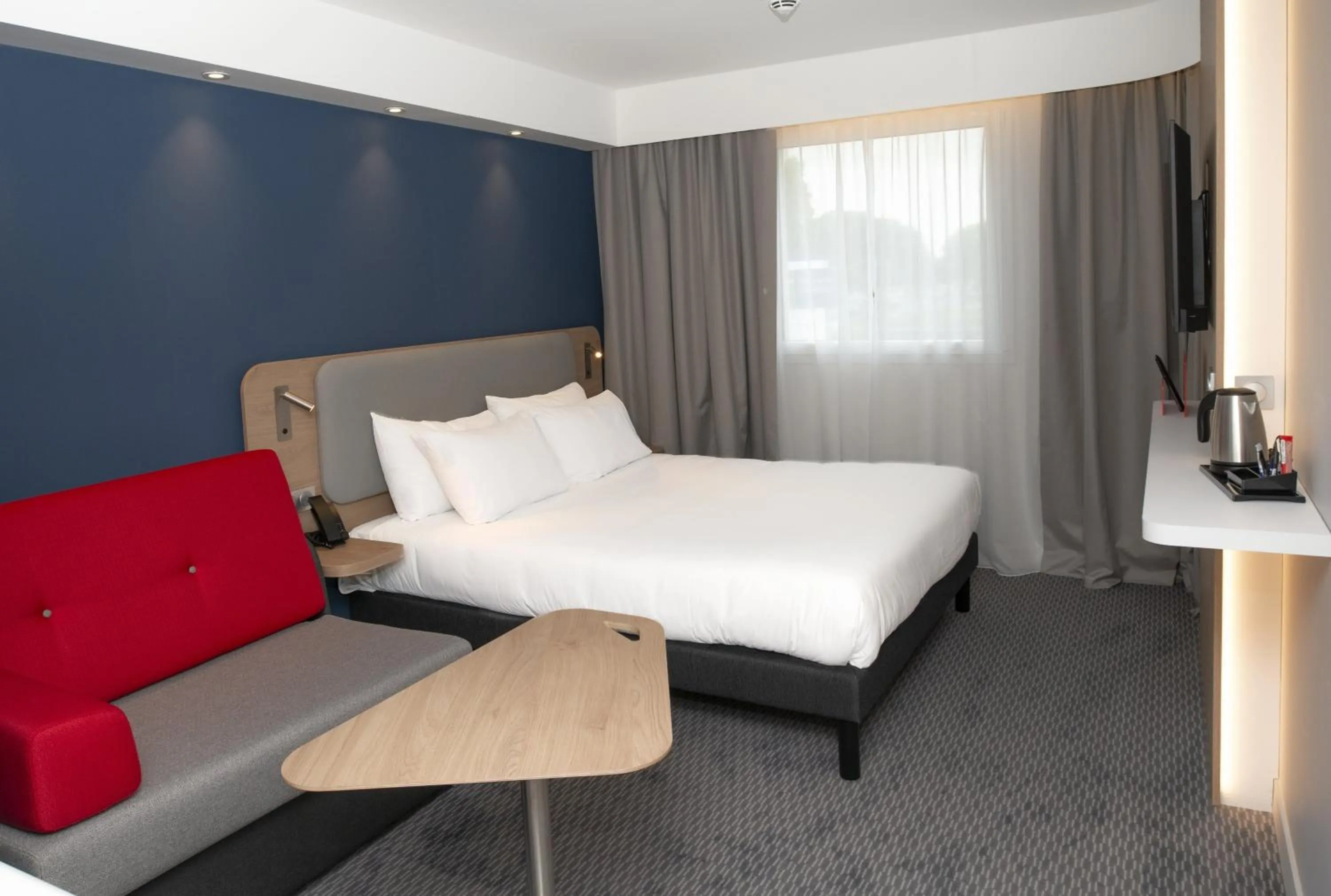 Standard Queen Room with Single Sofa Bed - Free Breakfast in Holiday Inn Express Caen Epron by IHG
