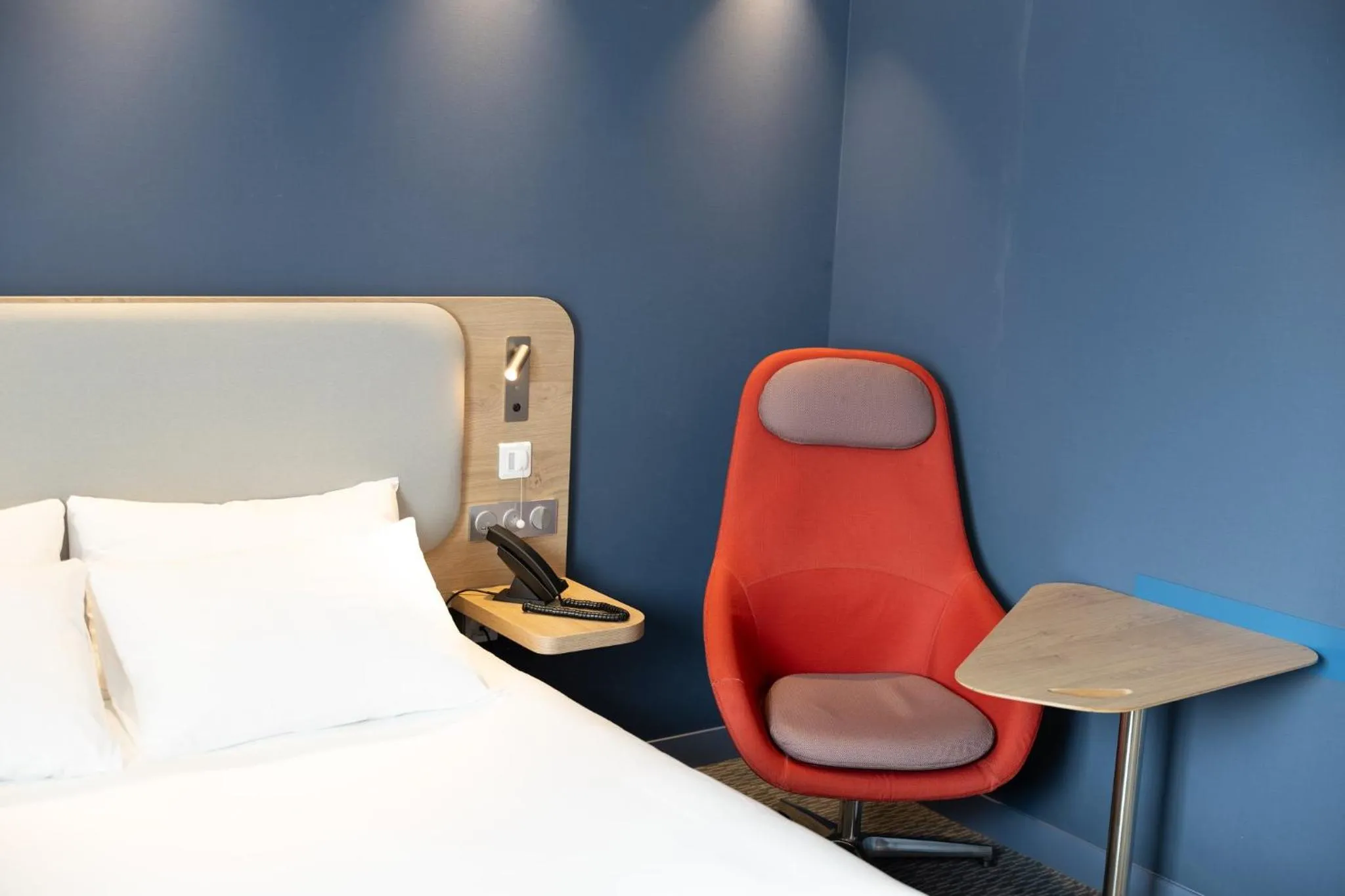 Standard Queen Room - Accessible with Free Breakfast in Holiday Inn Express Caen Epron by IHG