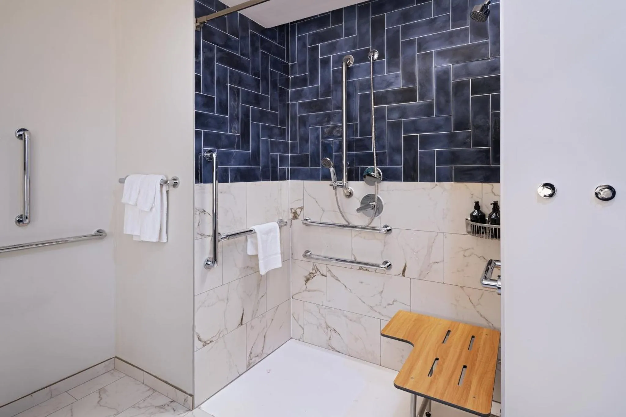 Standard King Room with Shower and Canal View - Mobility Accessible in Hotel Indigo Irving - Las Colinas by IHG