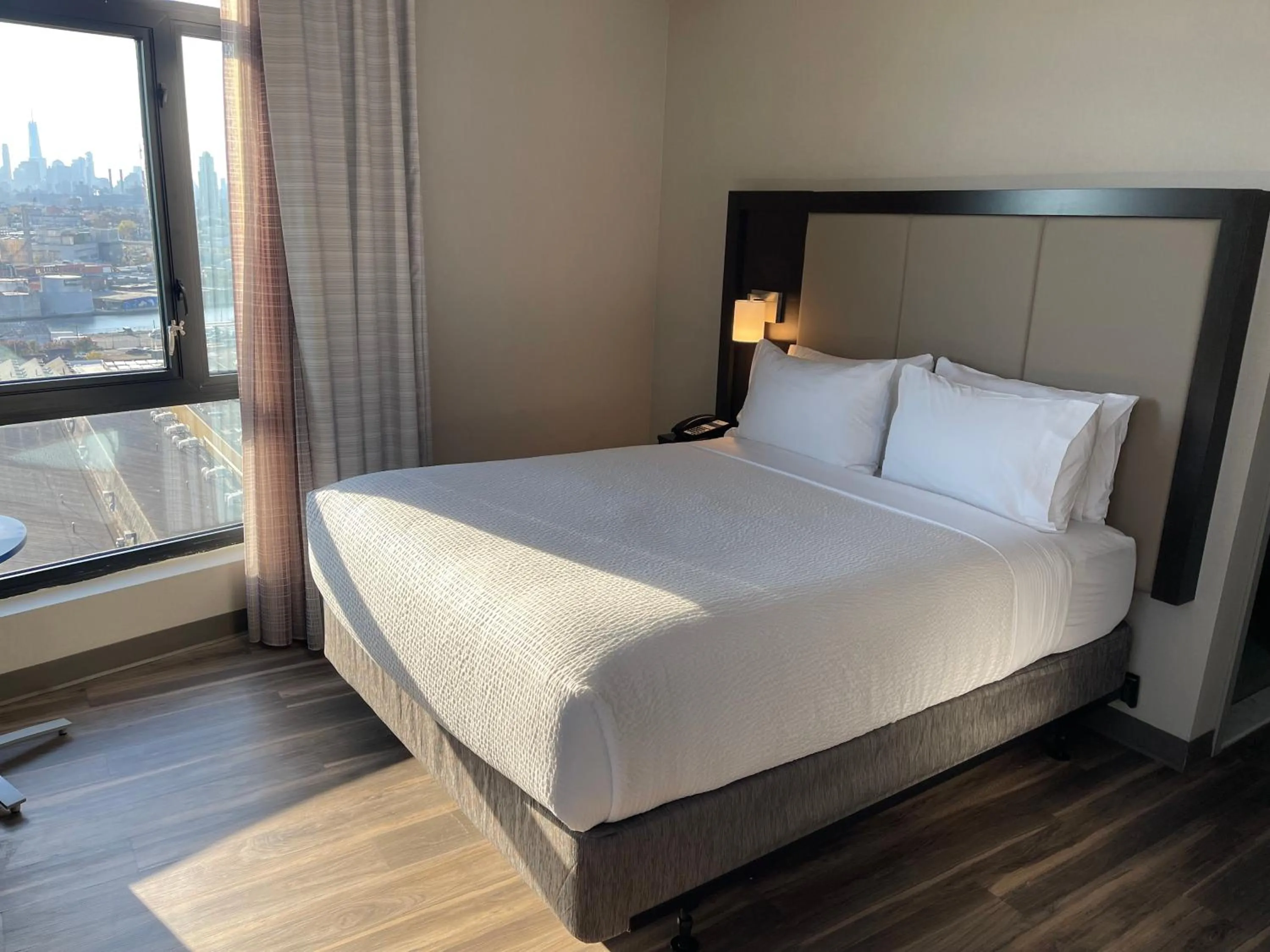 Standard King Room in Holiday Inn Express Long Island City E - New York by IHG