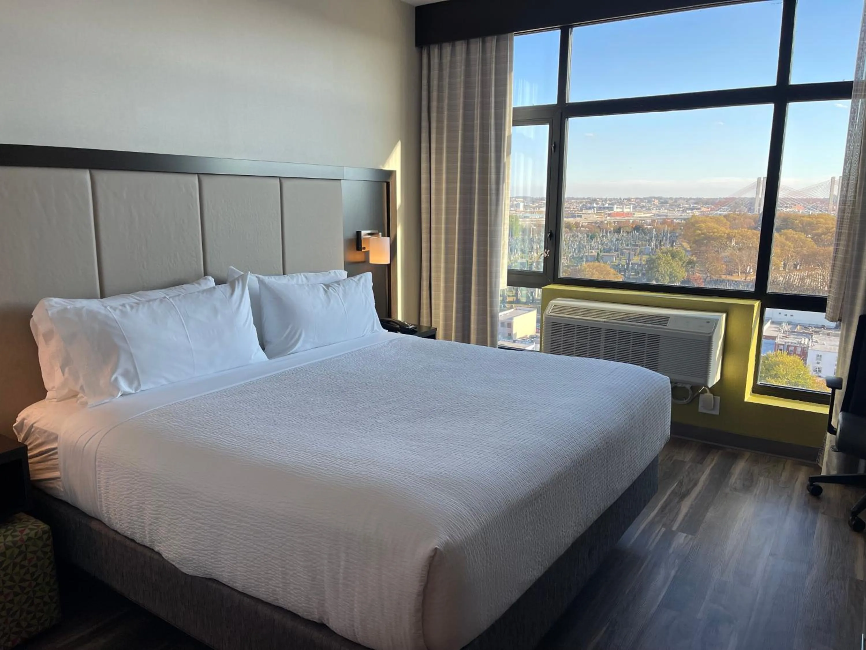 Standard Queen Room in Holiday Inn Express Long Island City E - New York by IHG