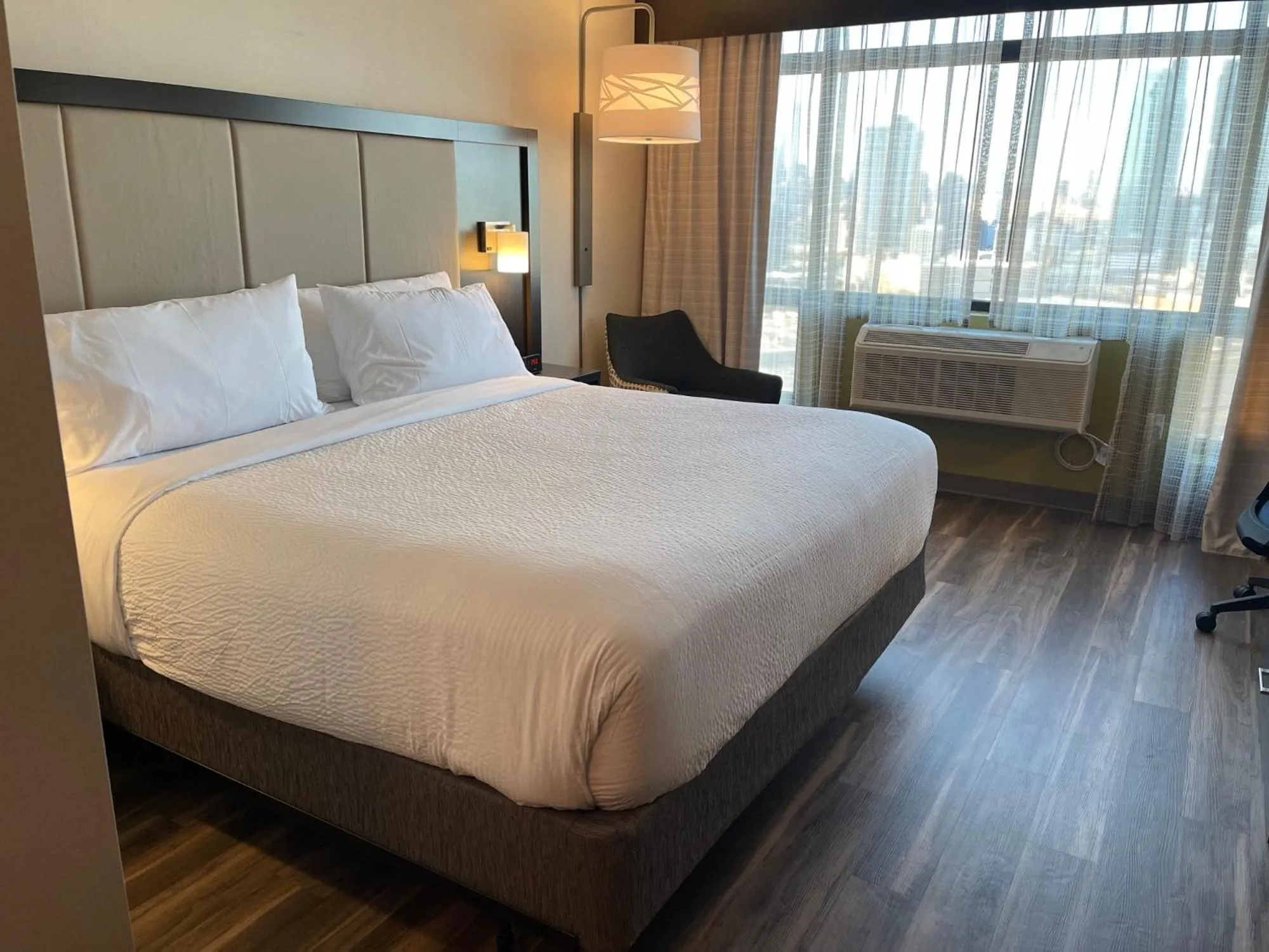 Standard King Room with Skyline View in Holiday Inn Express Long Island City E - New York by IHG