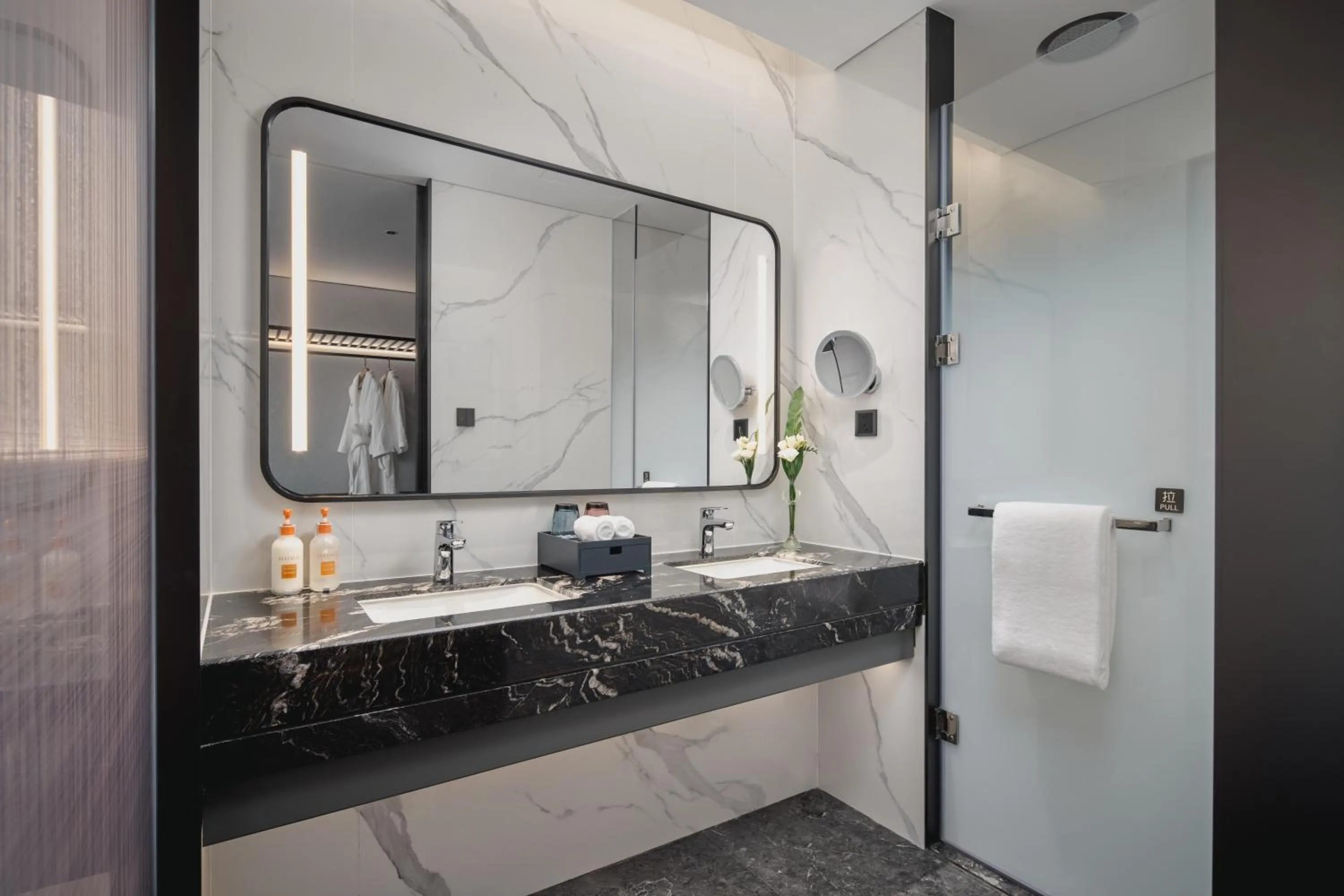 Standard Double Room with Two Double Beds - High Floor in Crowne Plaza Shangluo, an IHG Hotel