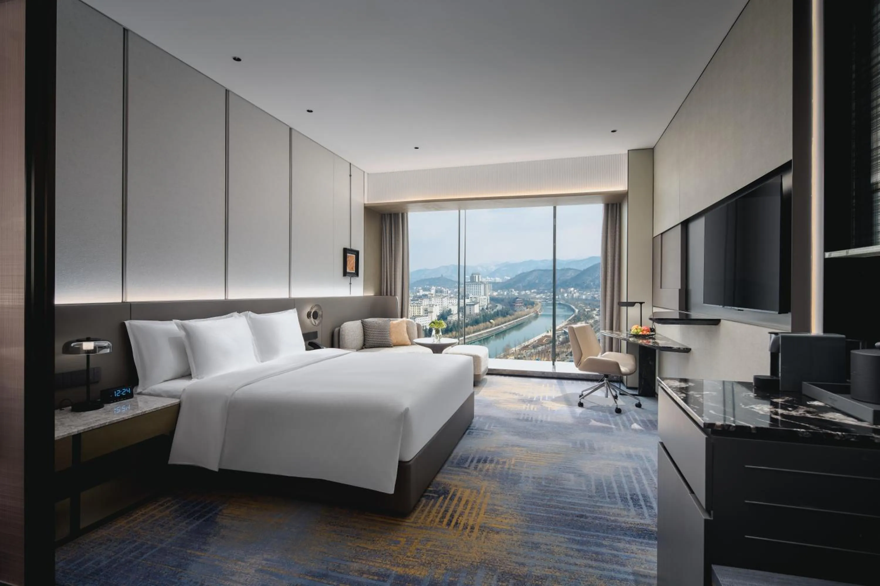 Standard King Room in Crowne Plaza Shangluo, an IHG Hotel