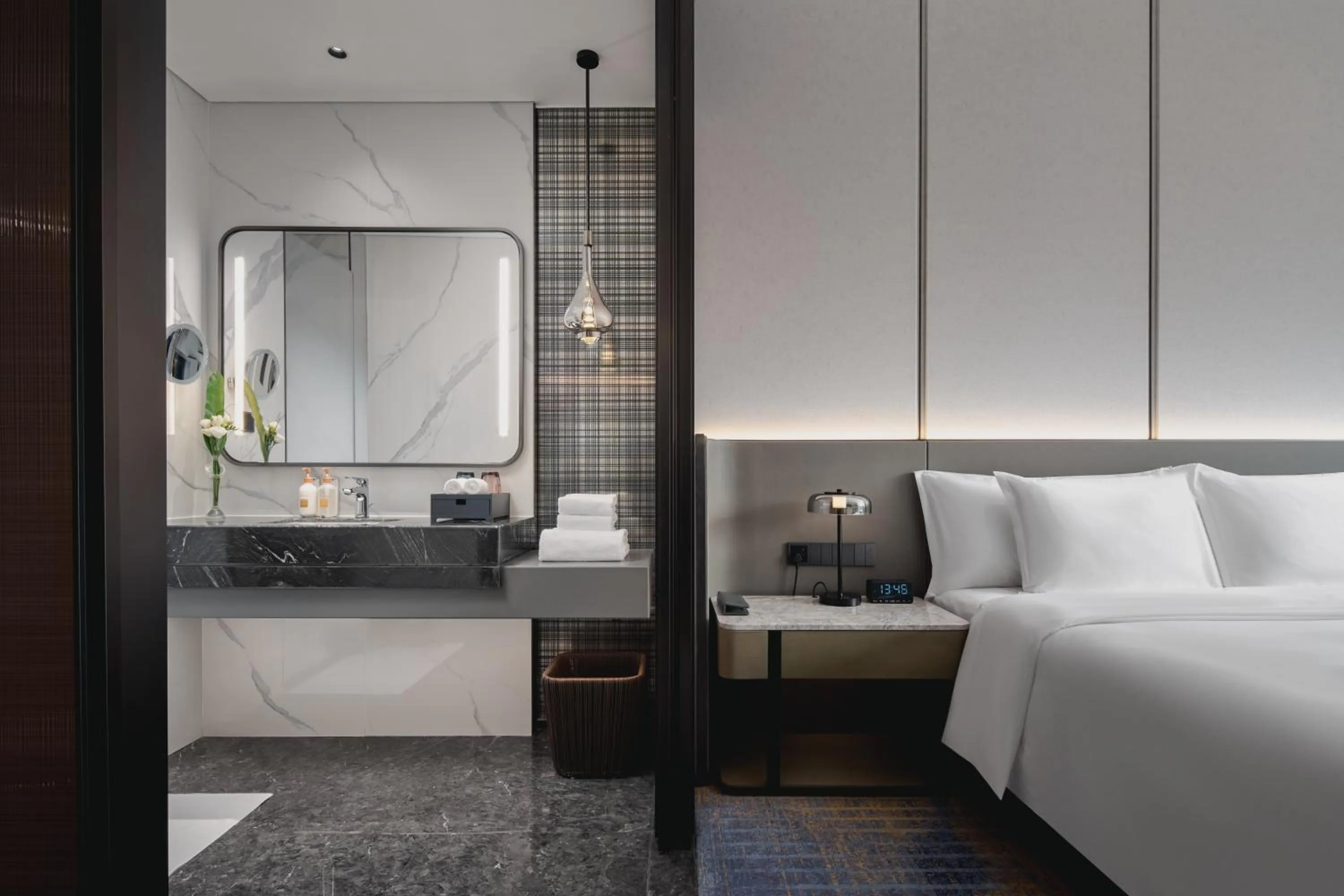 Standard King Room - High Floor in Crowne Plaza Shangluo, an IHG Hotel