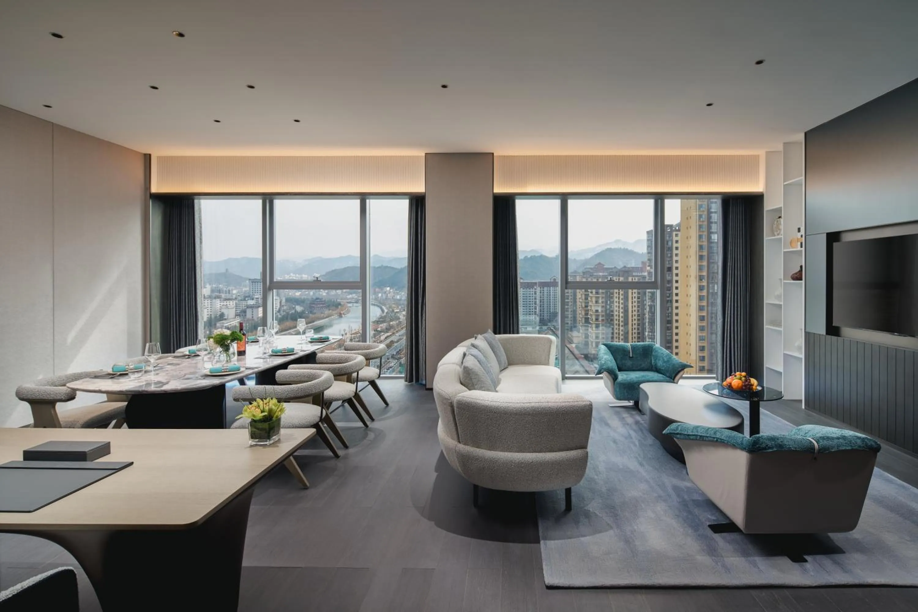 Riverside Suite in Crowne Plaza Shangluo, an IHG Hotel