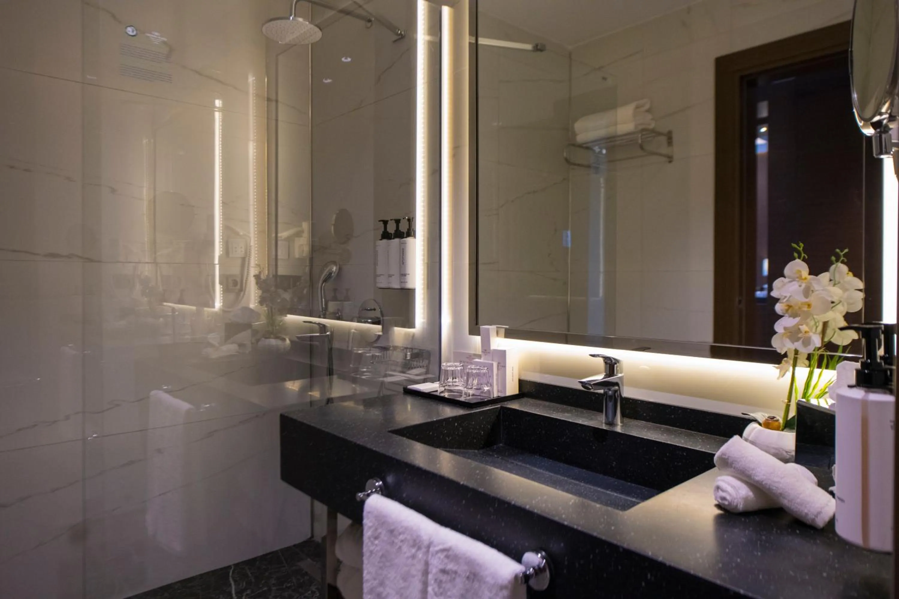 Standard Twin Room with Balcony in Crowne Plaza Yalova by IHG