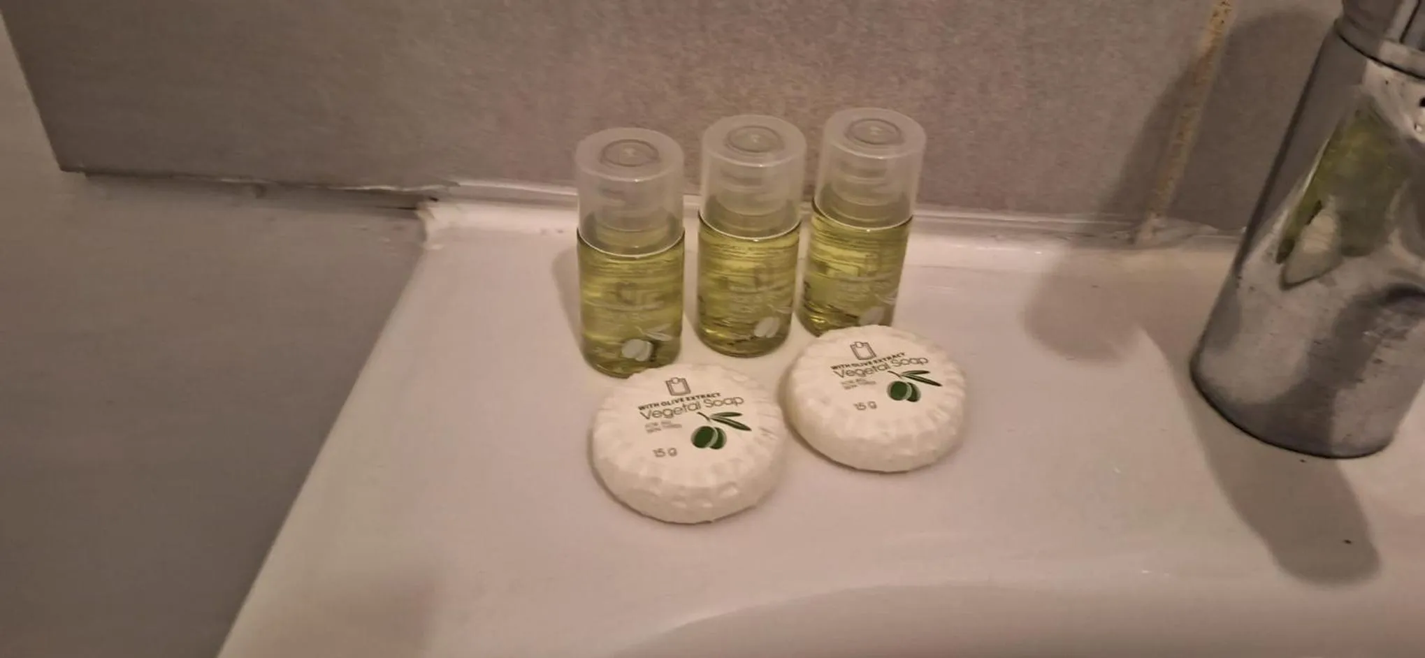 Single Room with Private Bathroom in hôtel- restaurant le Saint Quentin