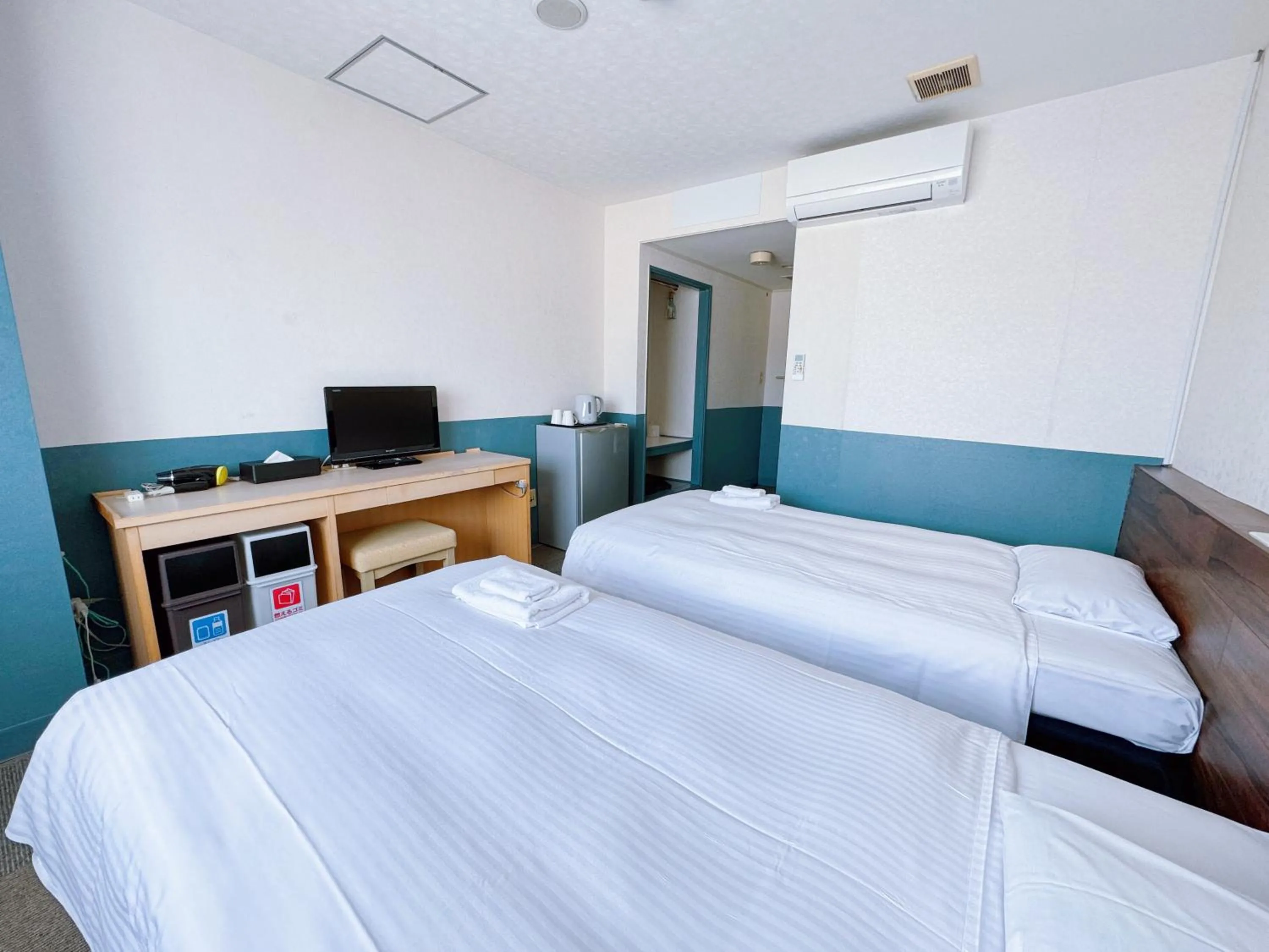 Twin Room - single occupancy - Non-Smoking in Hotel Orox