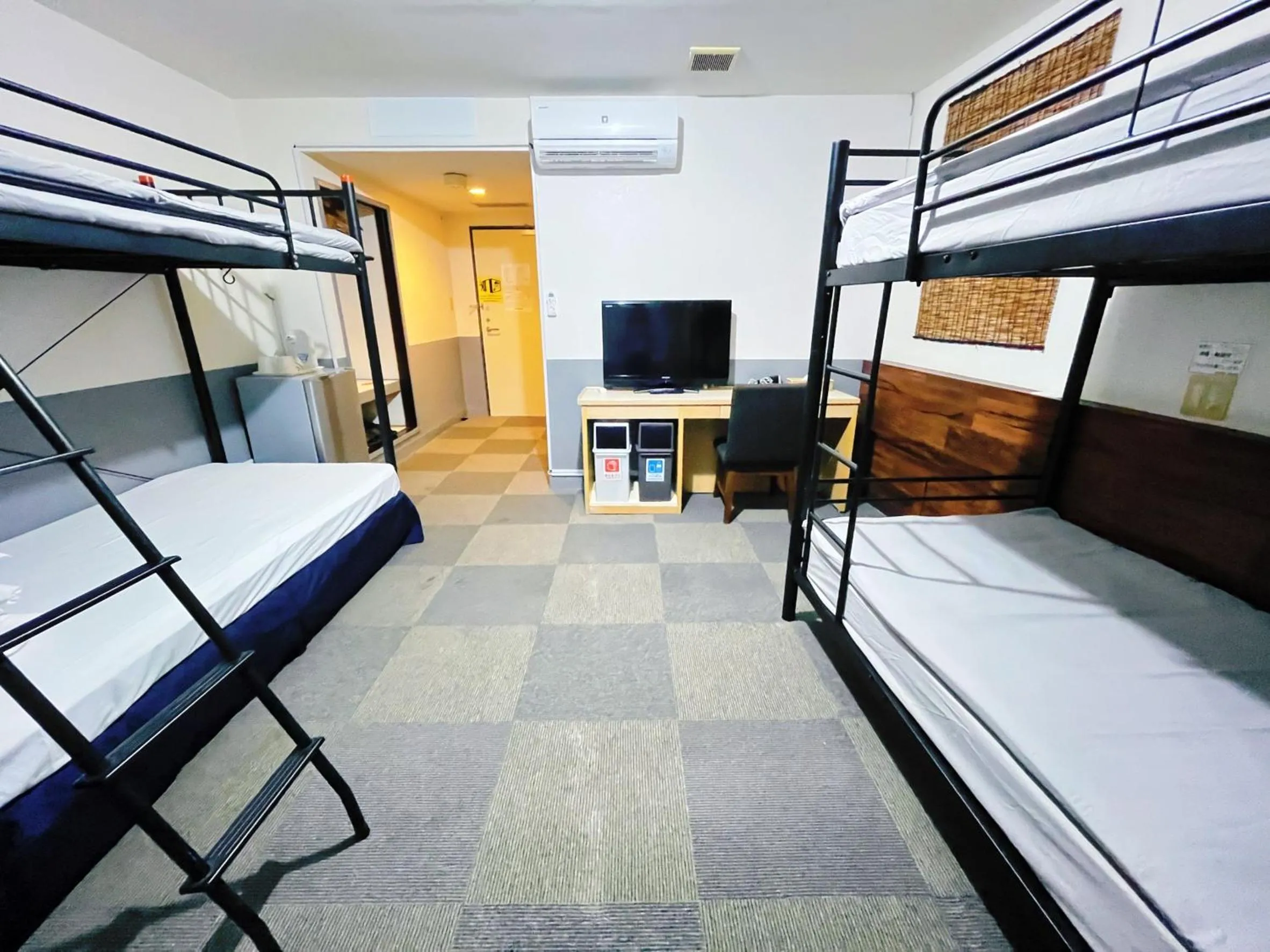 Quadruple Room in Hotel Orox