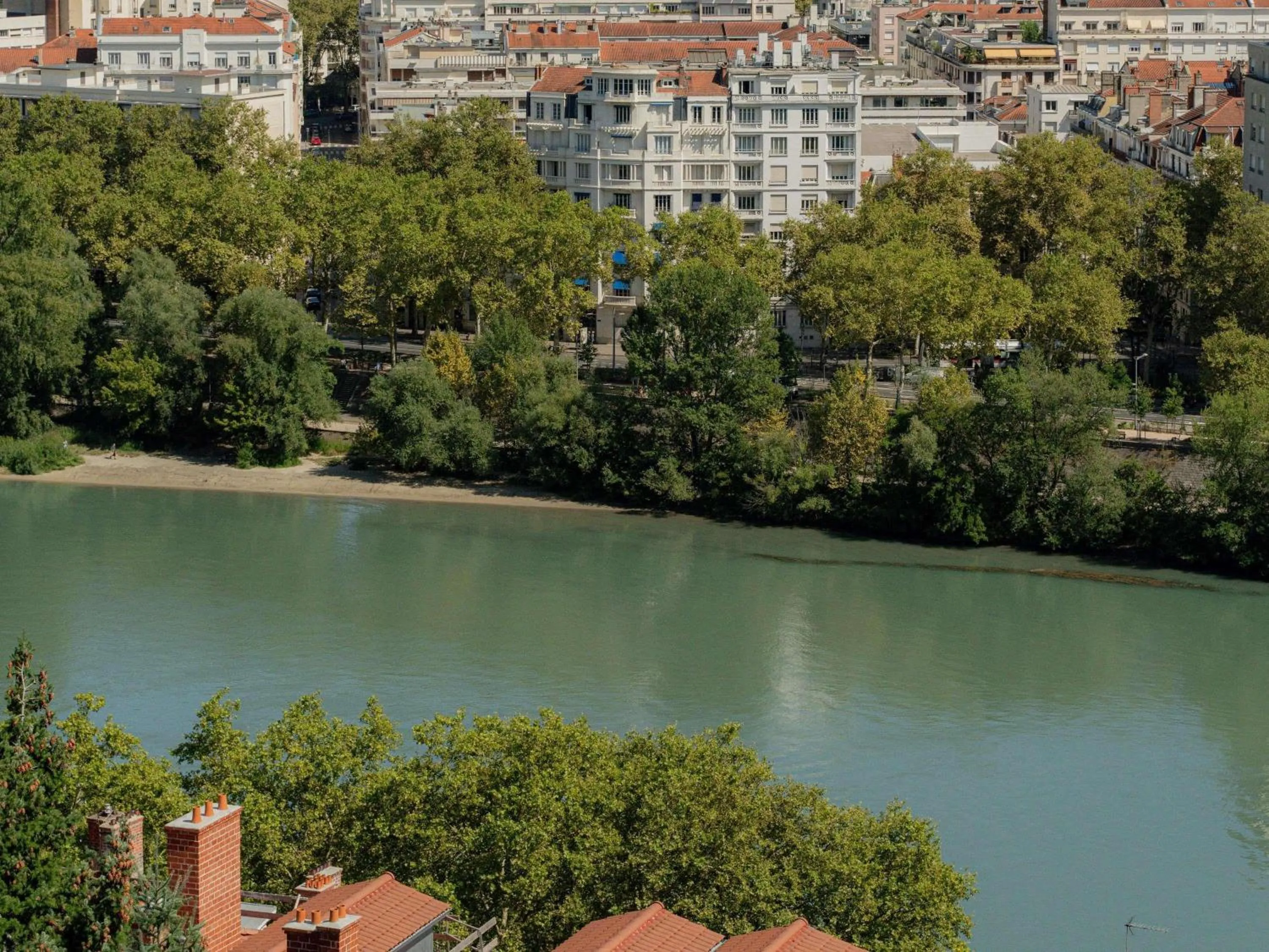 Deluxe Junior Suite - Rhone View in Hôtel Fort St Laurent Lyon - Handwritten Collection