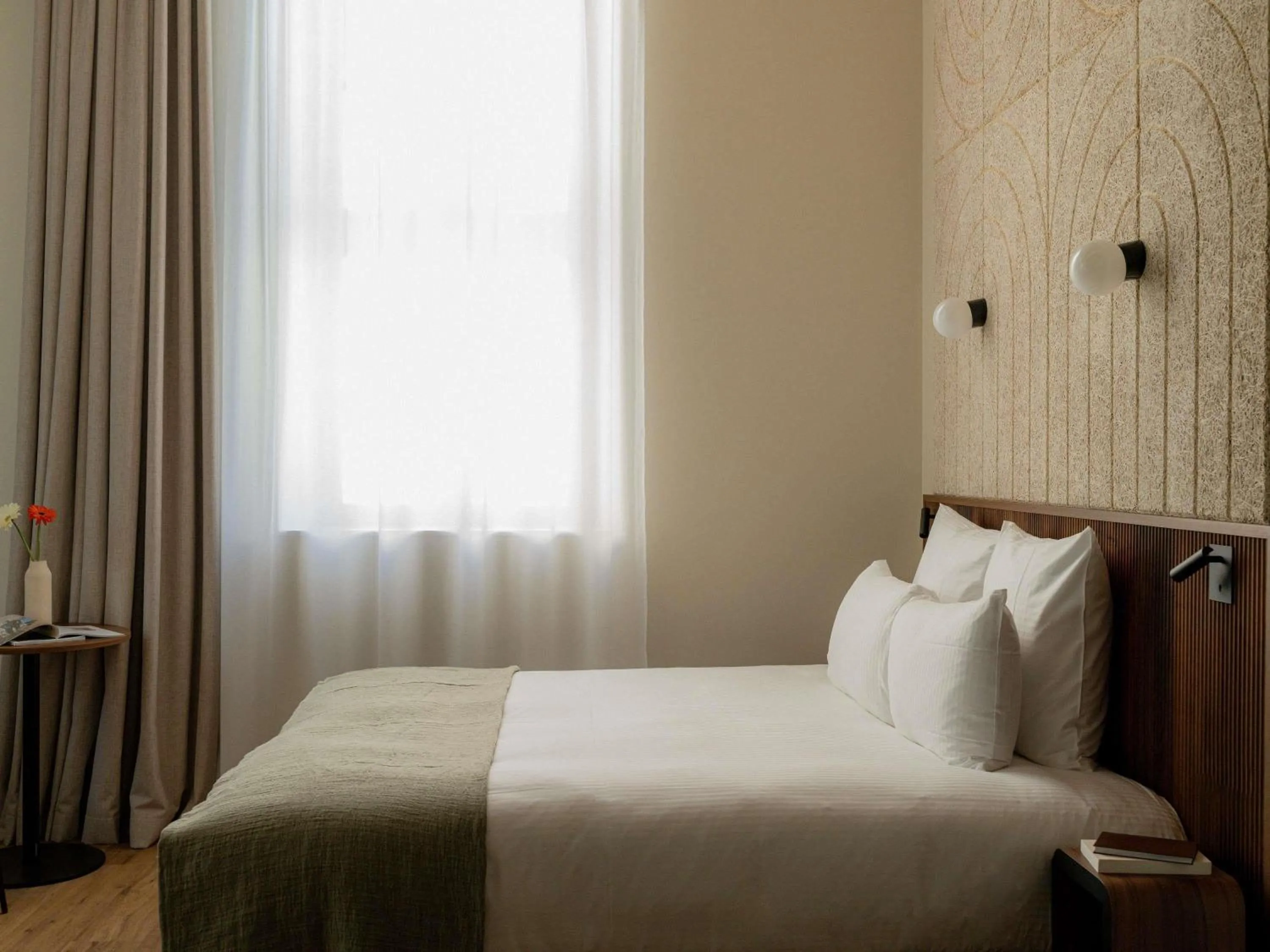 Deluxe Double Room in Hôtel Fort St Laurent Lyon - Handwritten Collection