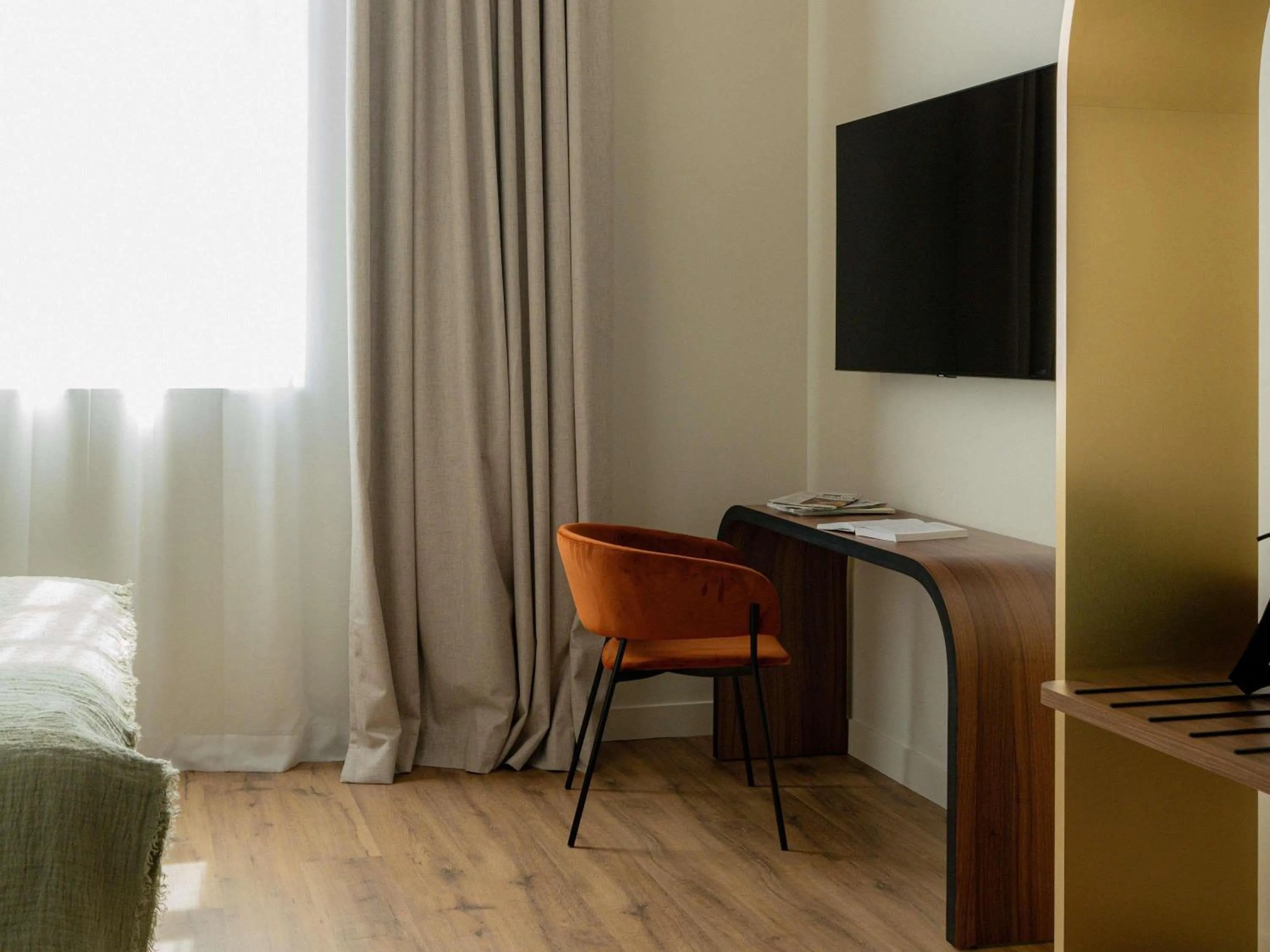 Superior Double Room in Hôtel Fort St Laurent Lyon - Handwritten Collection