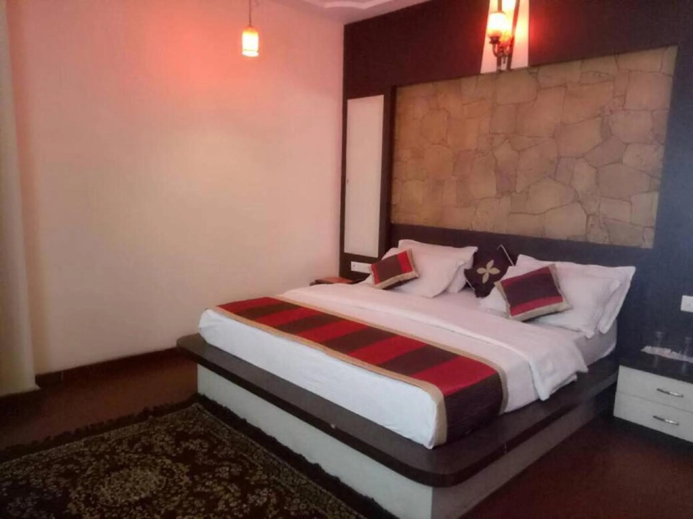 Deluxe Double Room in Hotel Holiday Home