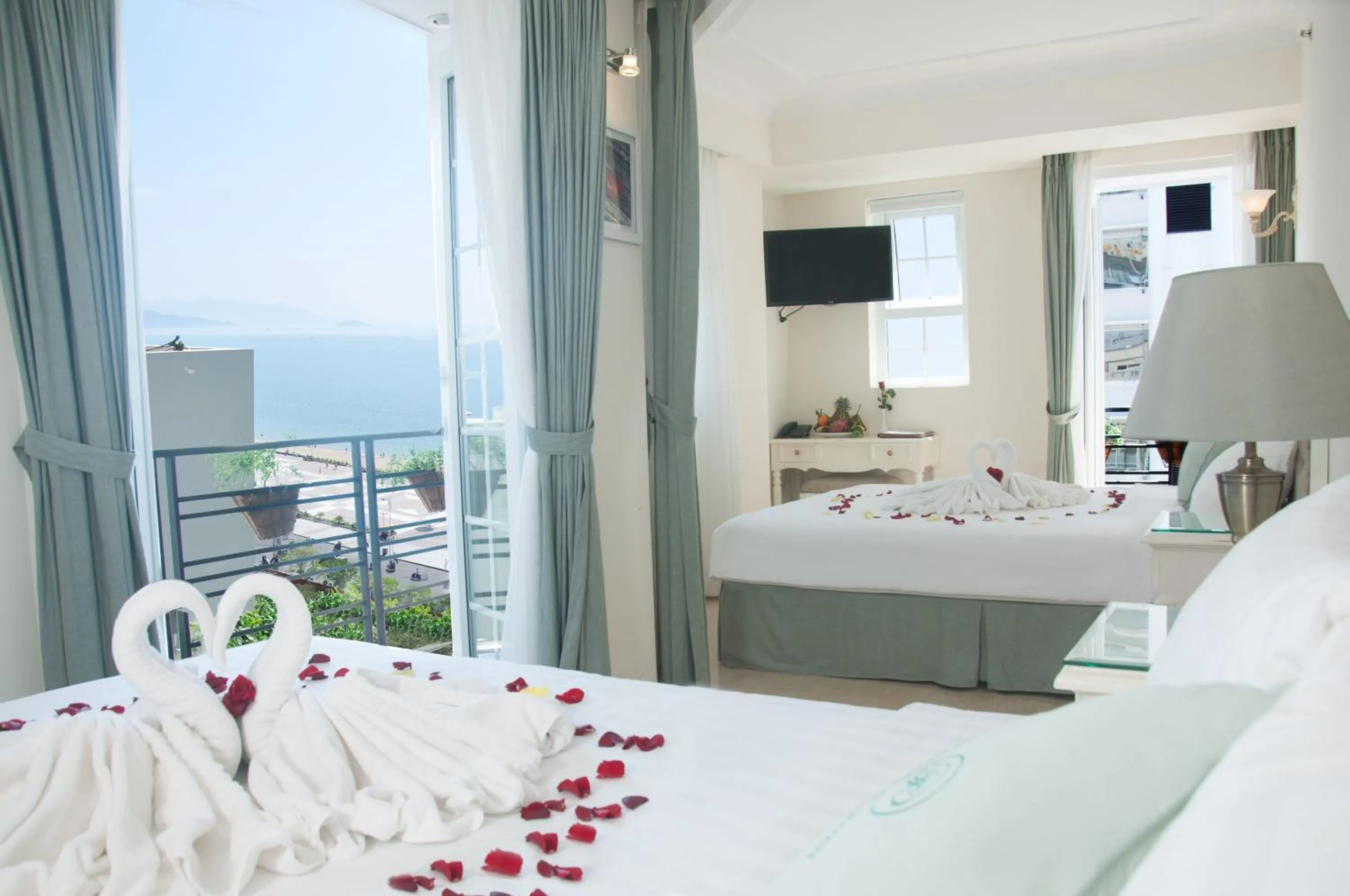 Premier Family Sea View Room with 2 Balconies in Pavillon Garden Hotel