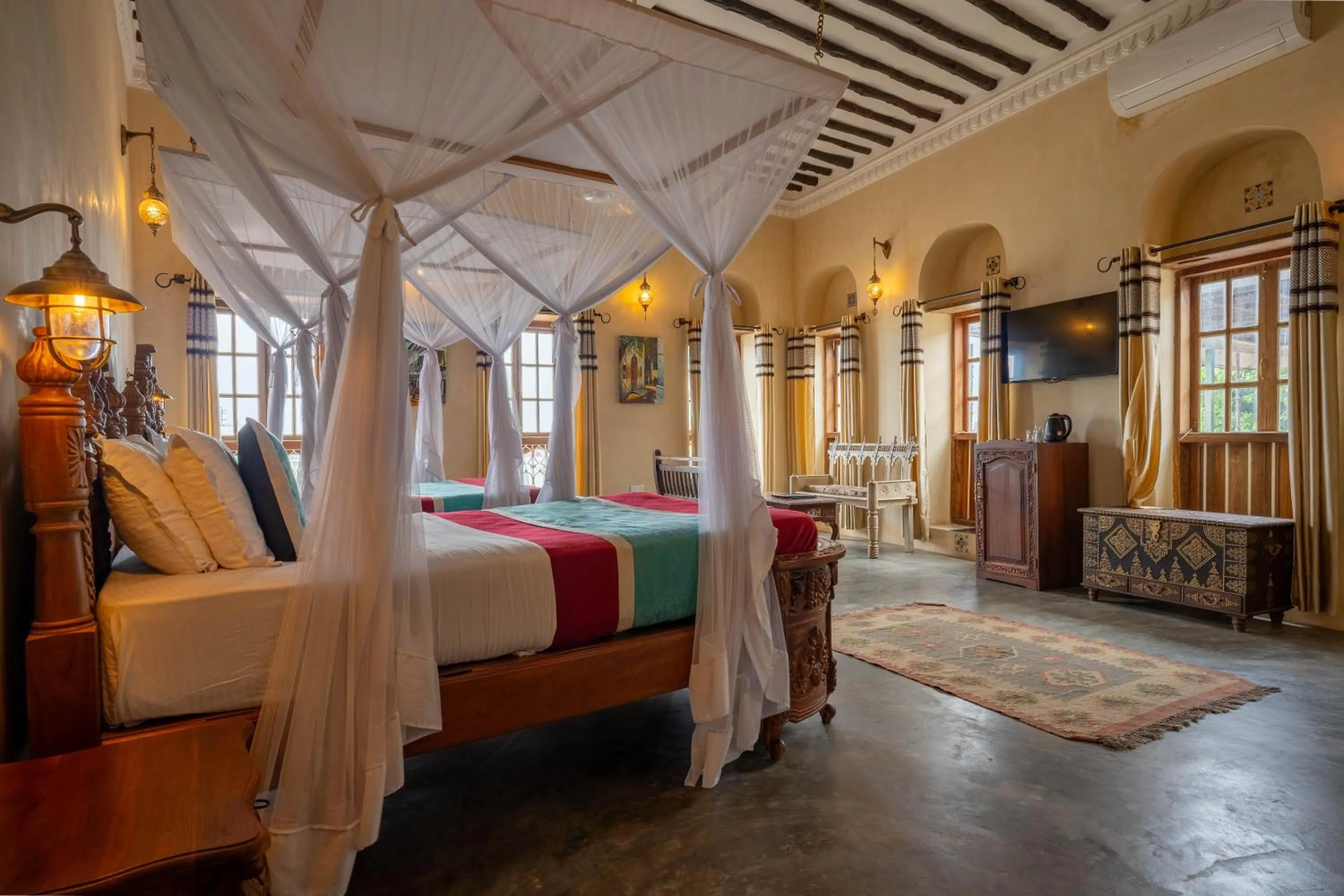 Superior Twin Room with Sea View in Mizingani Seafront Hotel