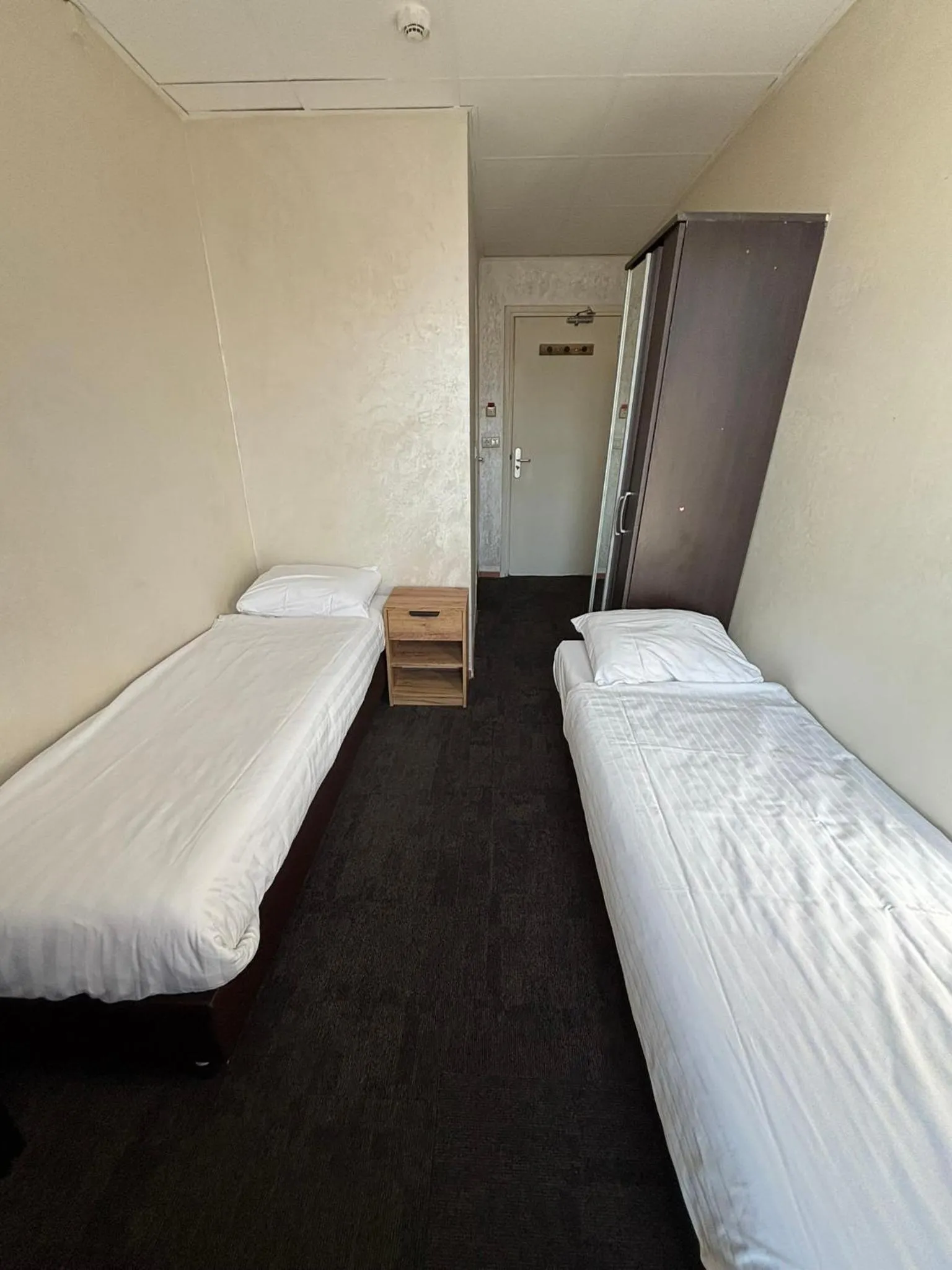 Twin Room with Private Bathroom in Flex-Inn
