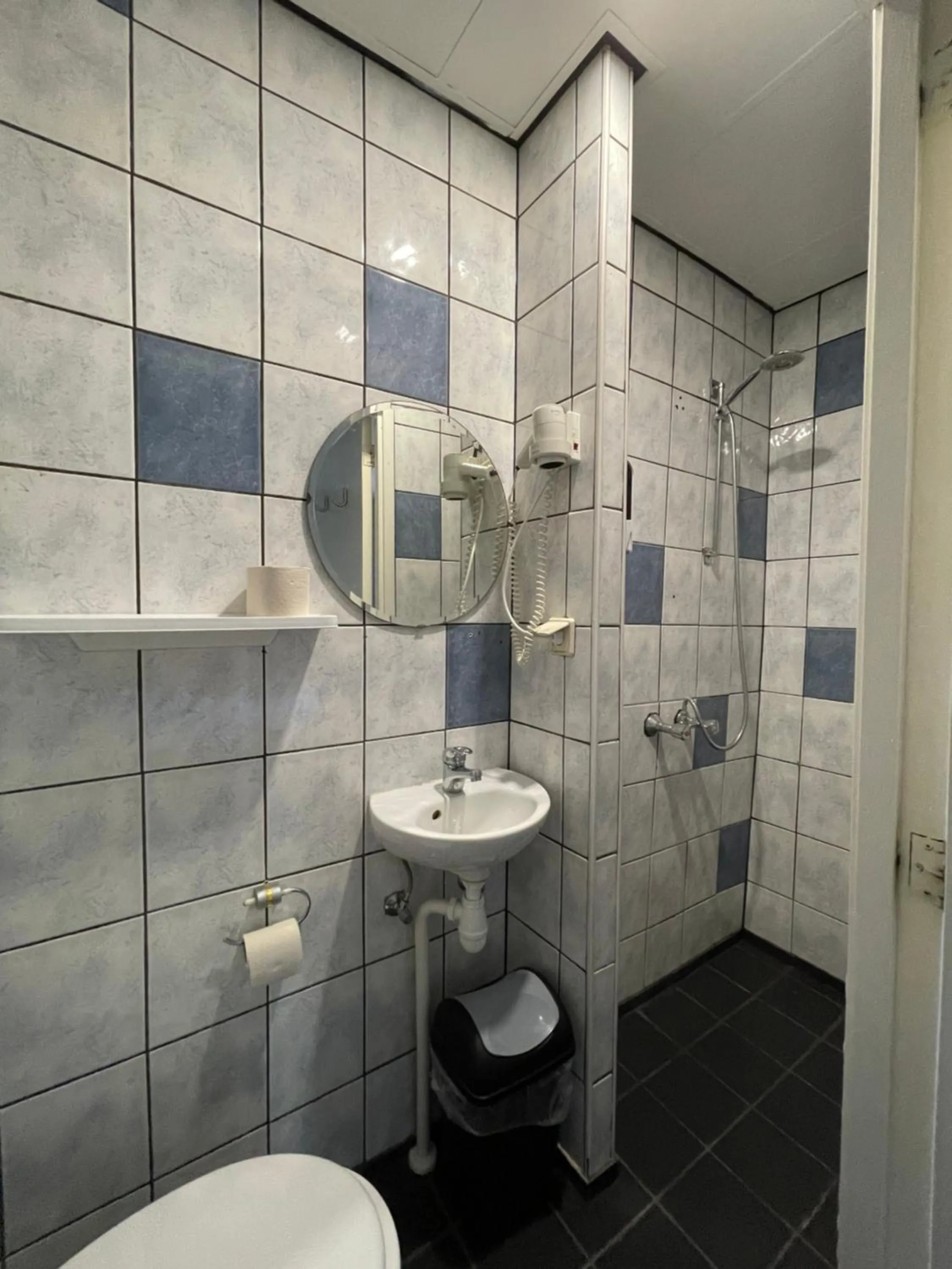 Single Room with Shared Bathroom in Flex-Inn