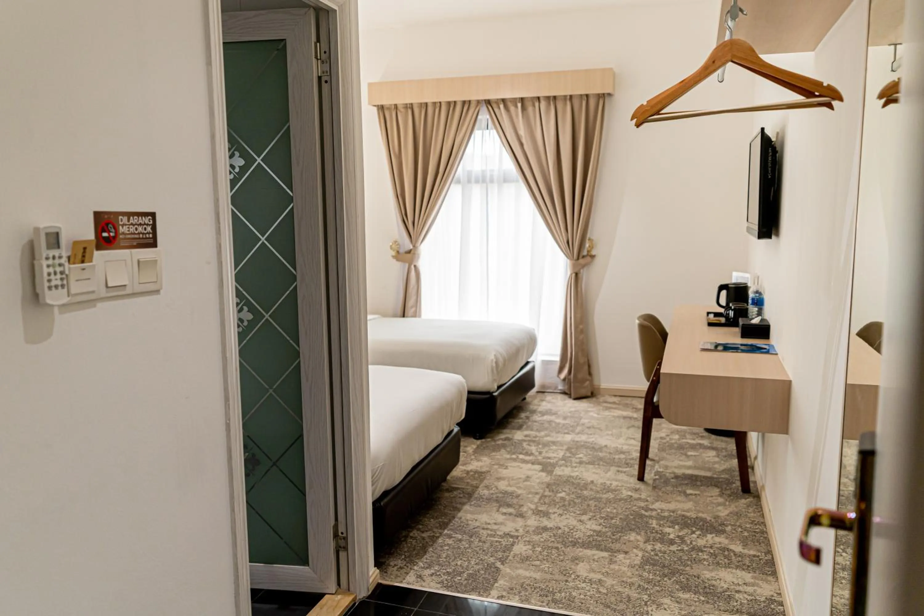 Standard Twin Room - Smoking Room in Koho Hotel - Johor Bahru