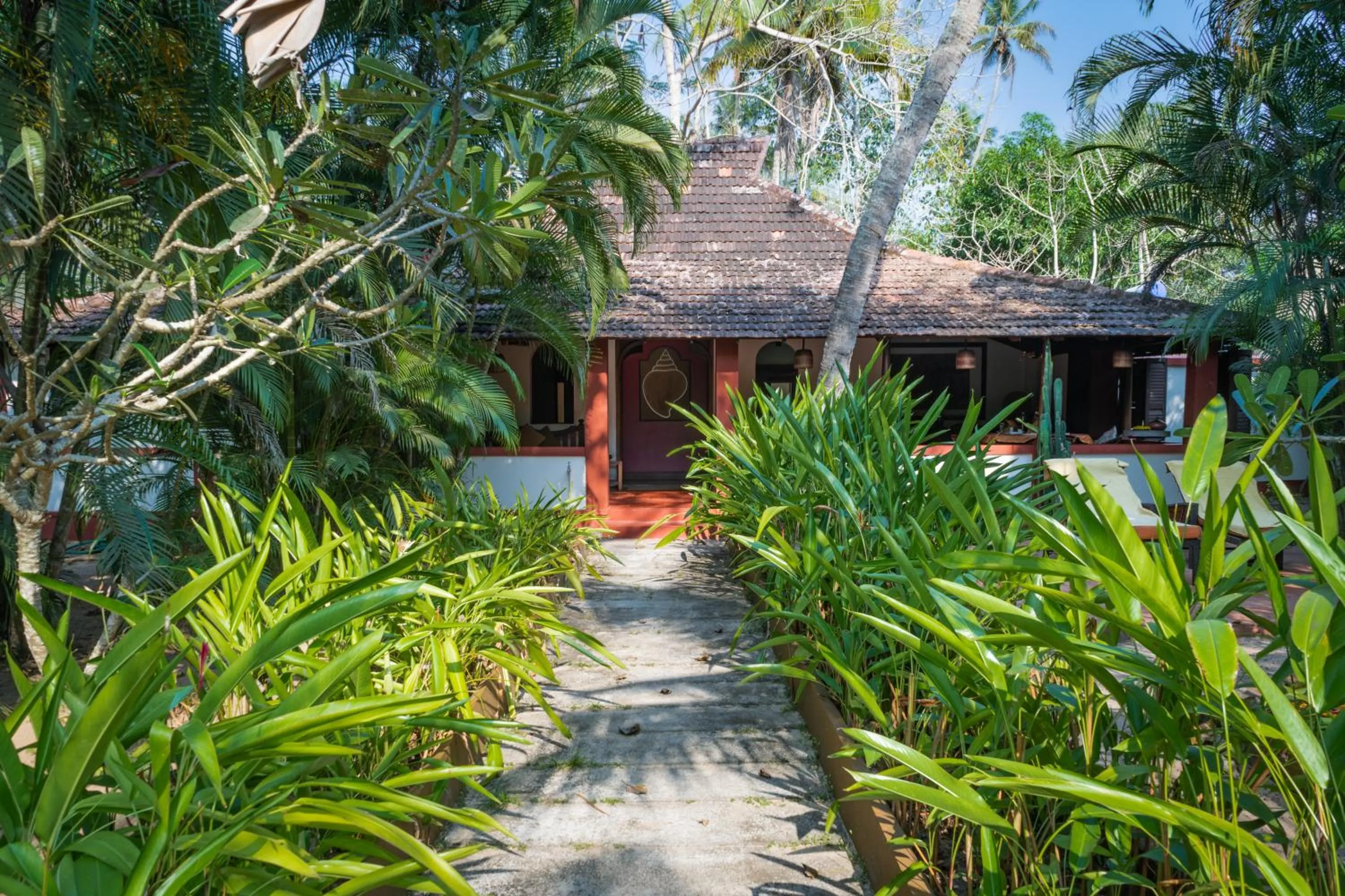 Garden View Villa with Free Bicycles Rides and evening Tea/coffee with cookies in Amritara A Beach Symphony