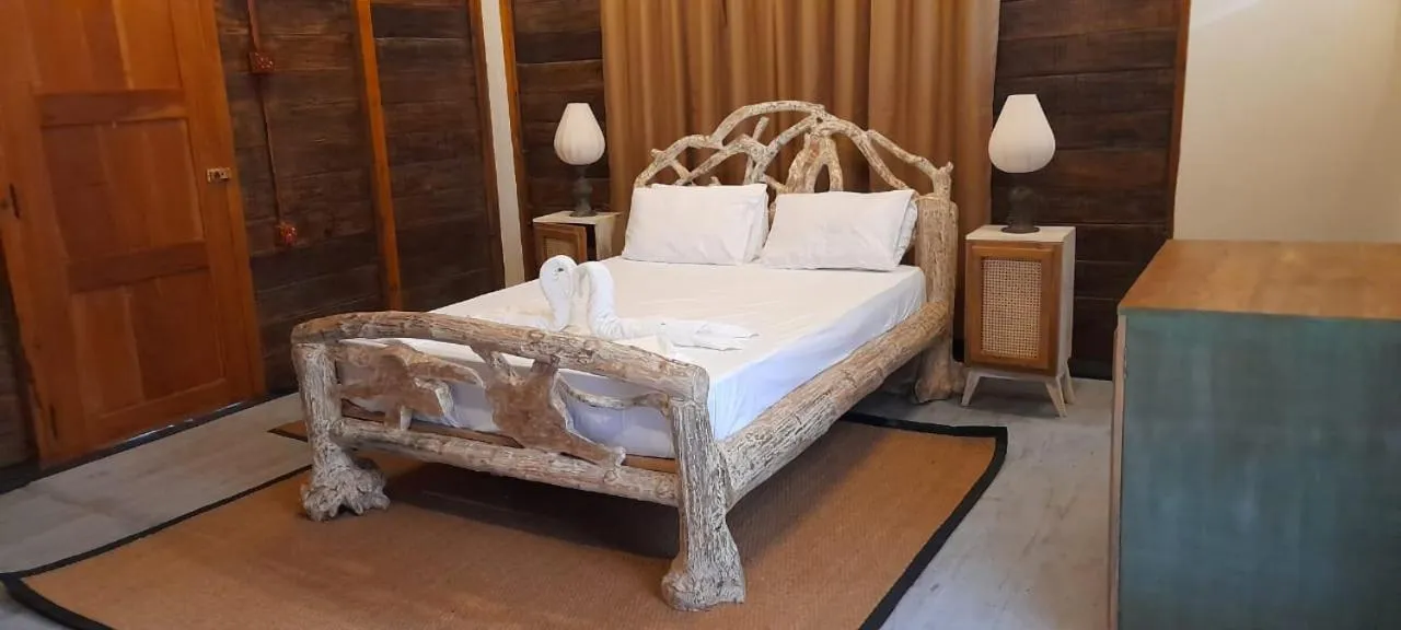 Deluxe Double Room with Balcony in Sigiri Vananthara