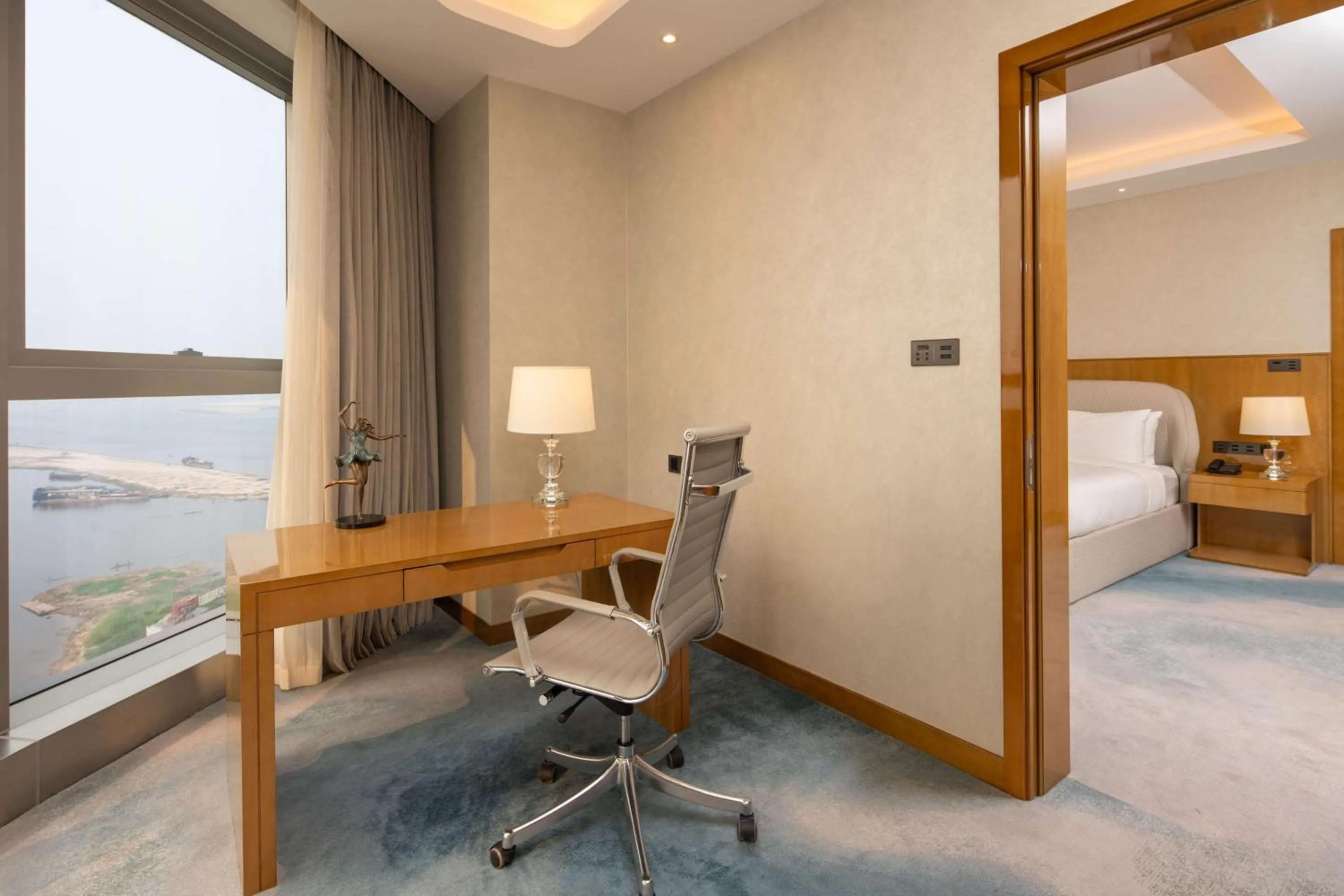 Deluxe One-Bedroom King Suite in Hilton Brazzaville Les Tours Jumelles Hotel & Residences