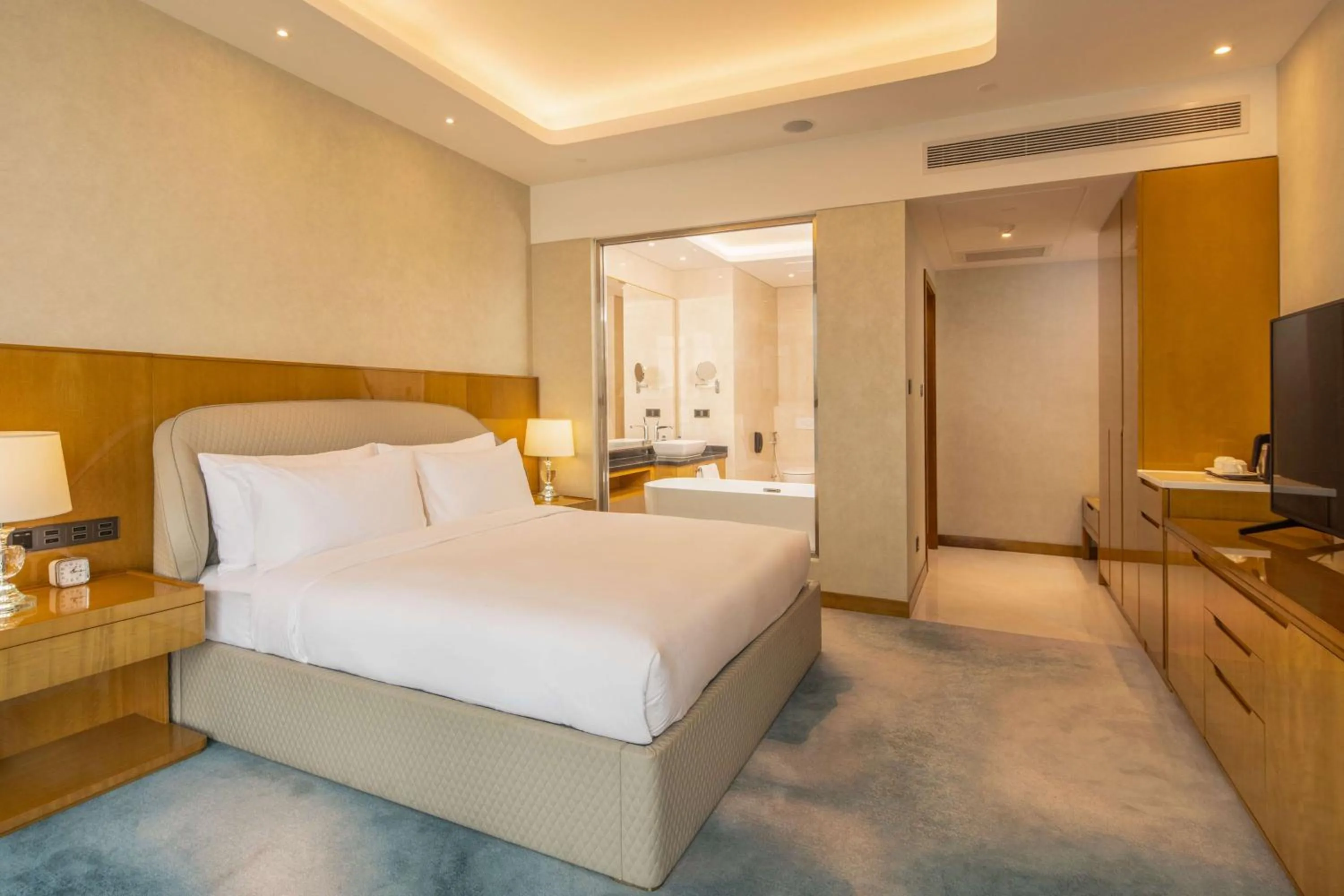 Executive King Room in Hilton Brazzaville Les Tours Jumelles Hotel & Residences