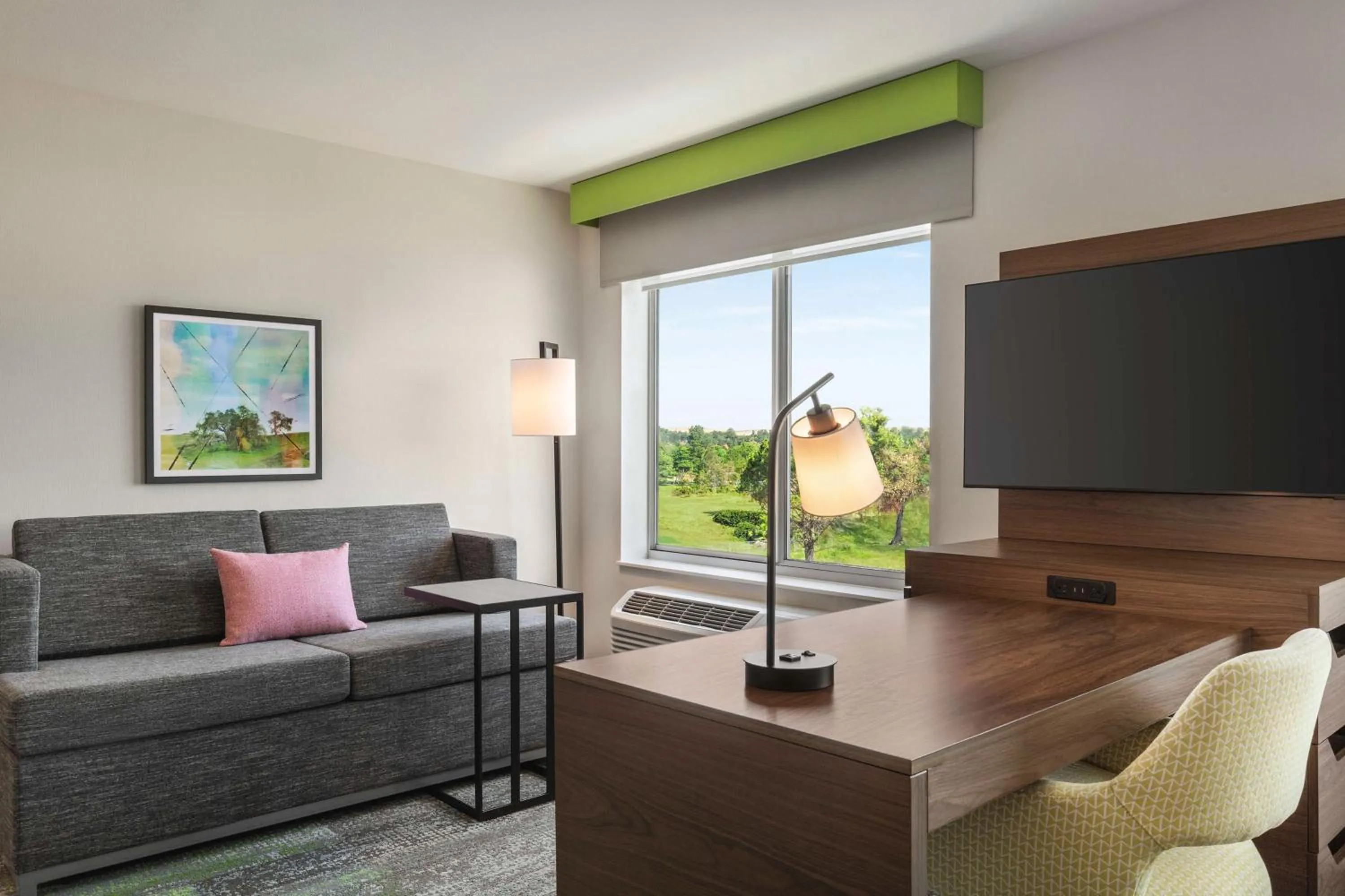 King Suite with Sofa Bed in Hampton Inn & Suites Oroville