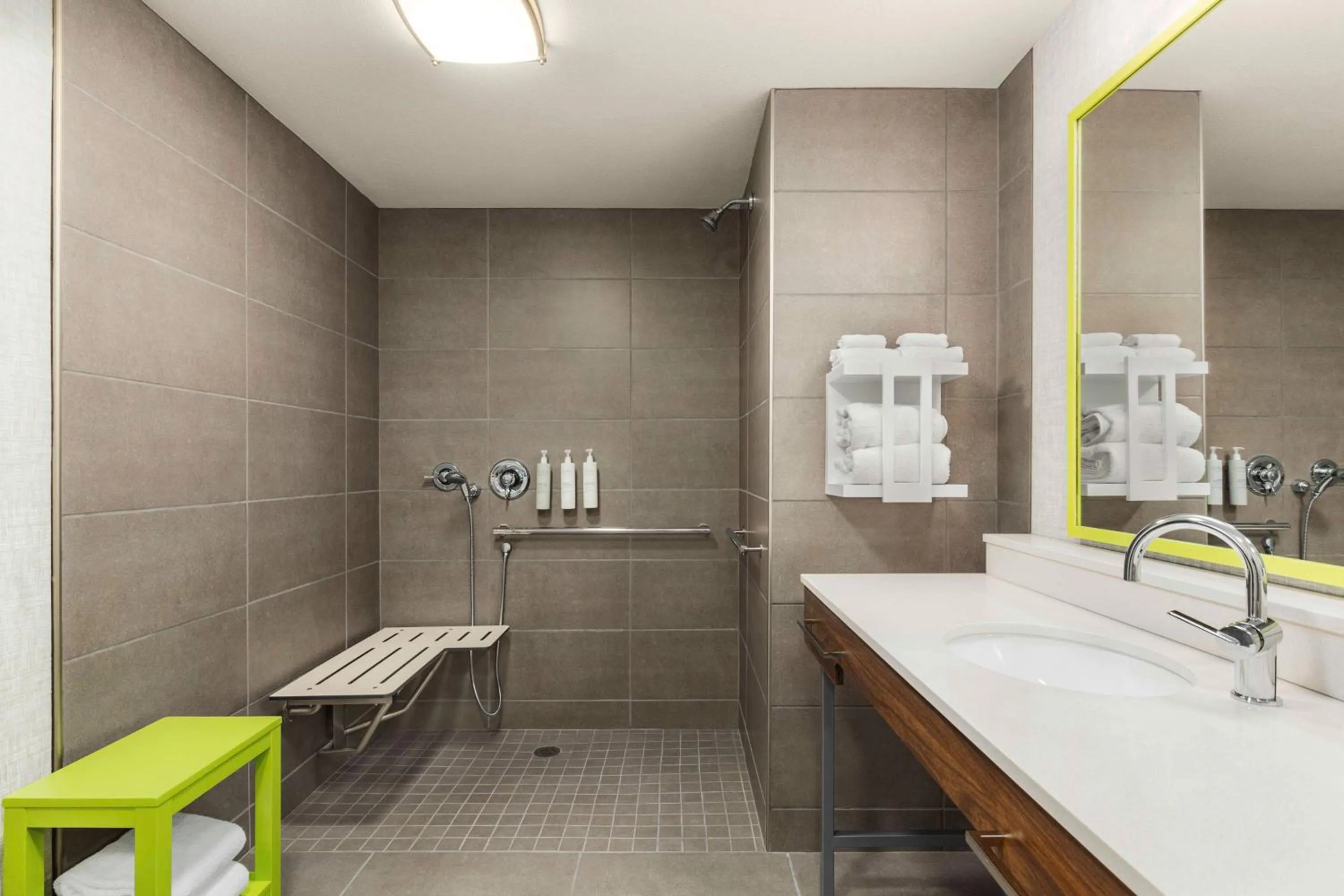 King Room with Roll-In Shower - Mobility/Hearing Accessible in Hampton Inn & Suites Oroville