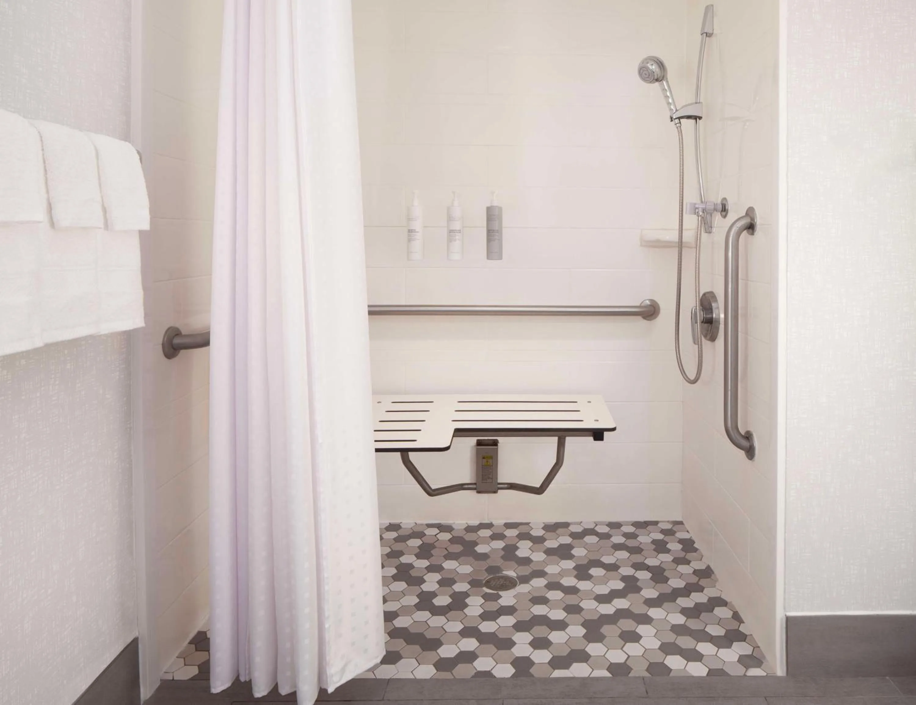 King Room with Roll-In Shower - Mobility Access in Hampton Inn Ogallala