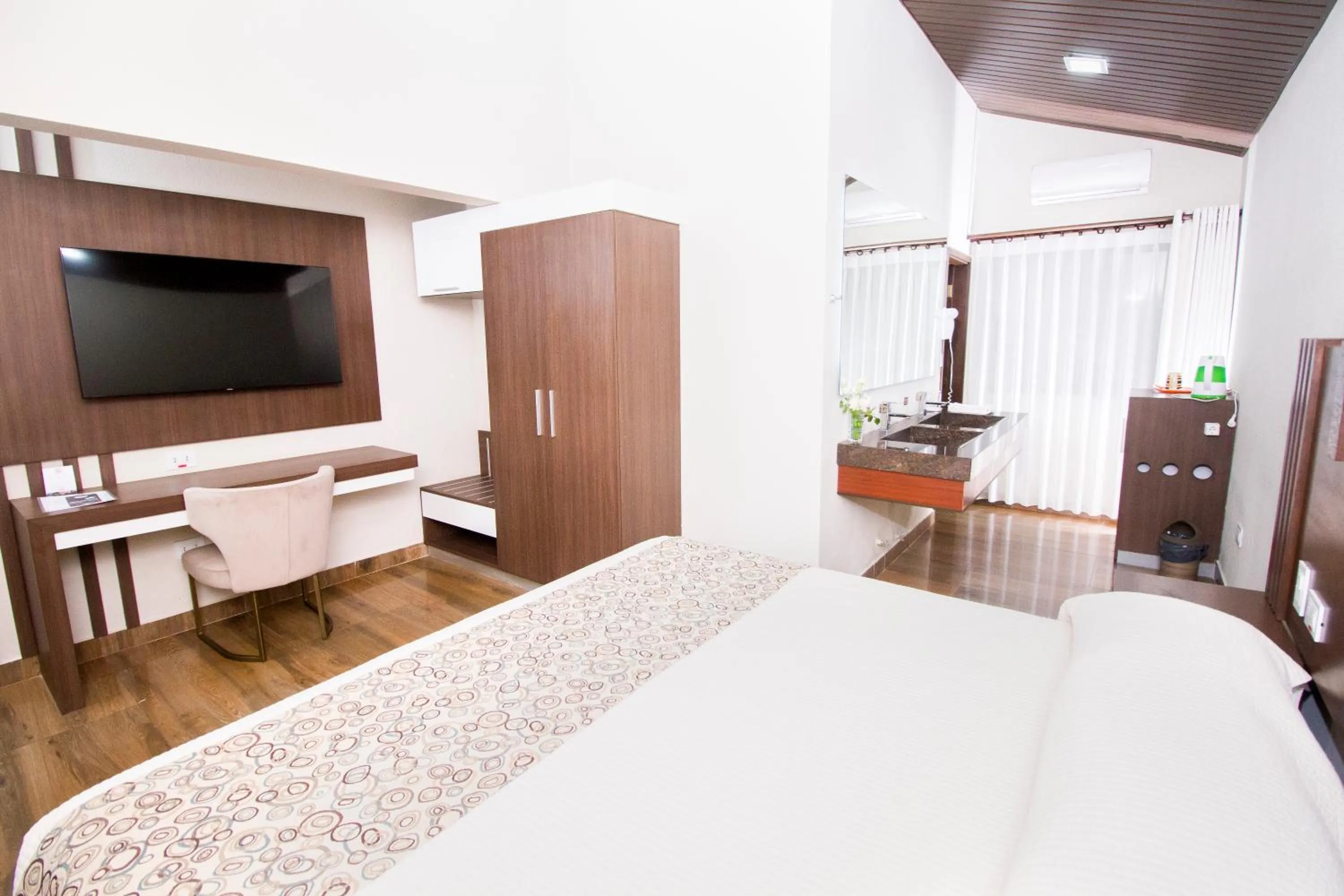 Studio with Spa Bath in Hotel Sirari By Regina