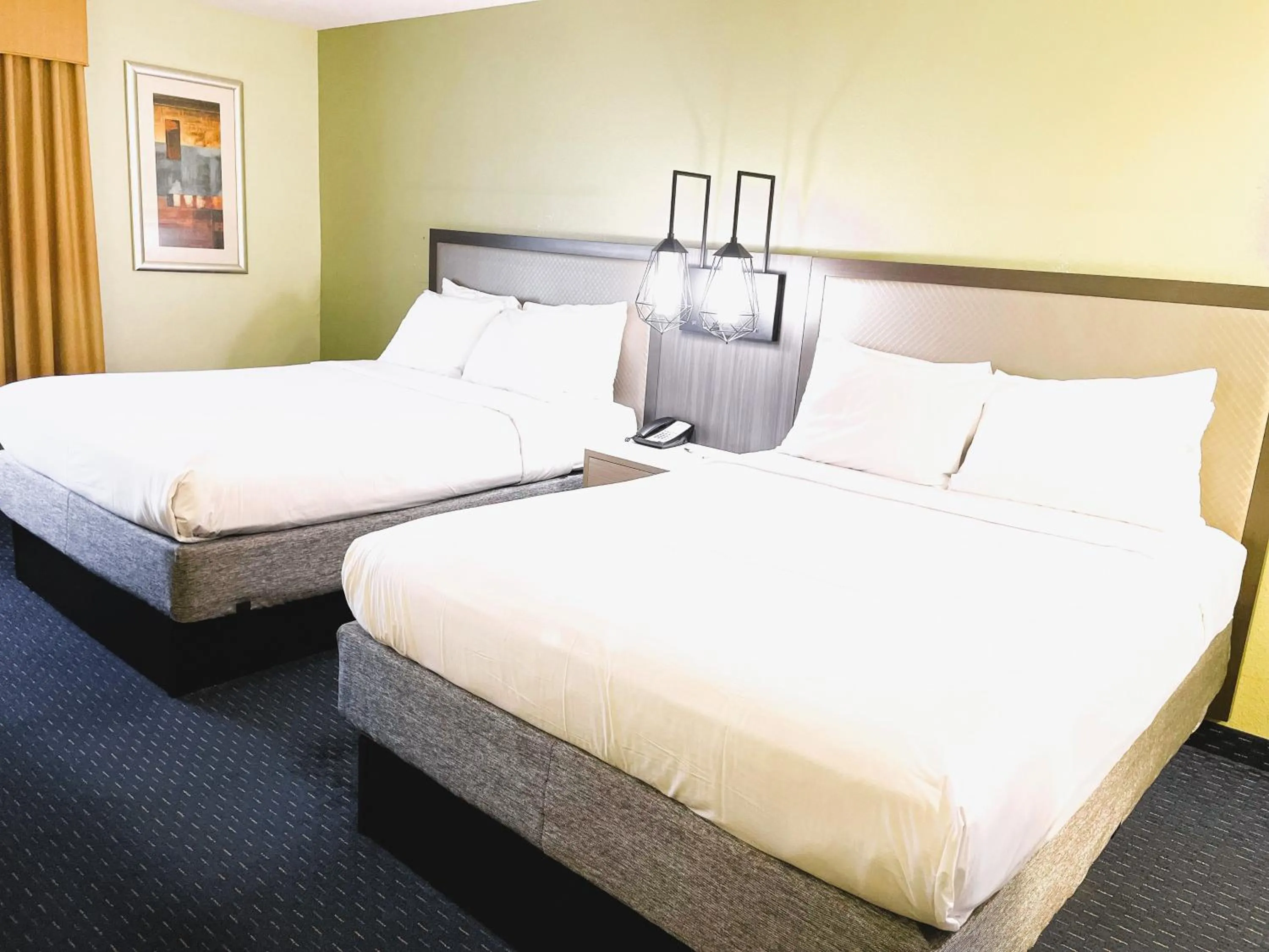 Queen Room with Two Queen Beds - Disability Access in Park Inn by Radisson Albany