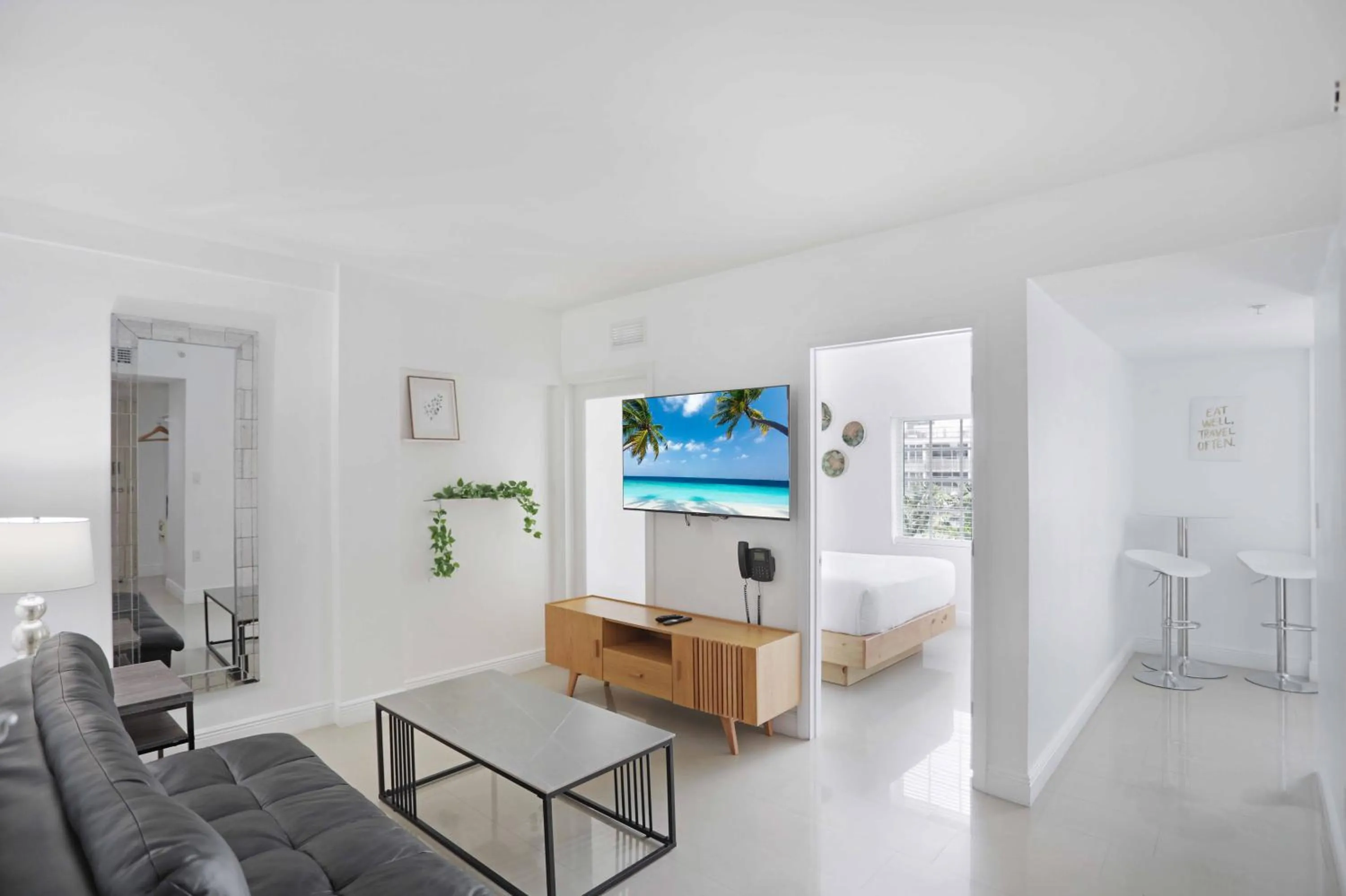 Deluxe One Bedroom Suite with Kitchen in Hotel Belleza