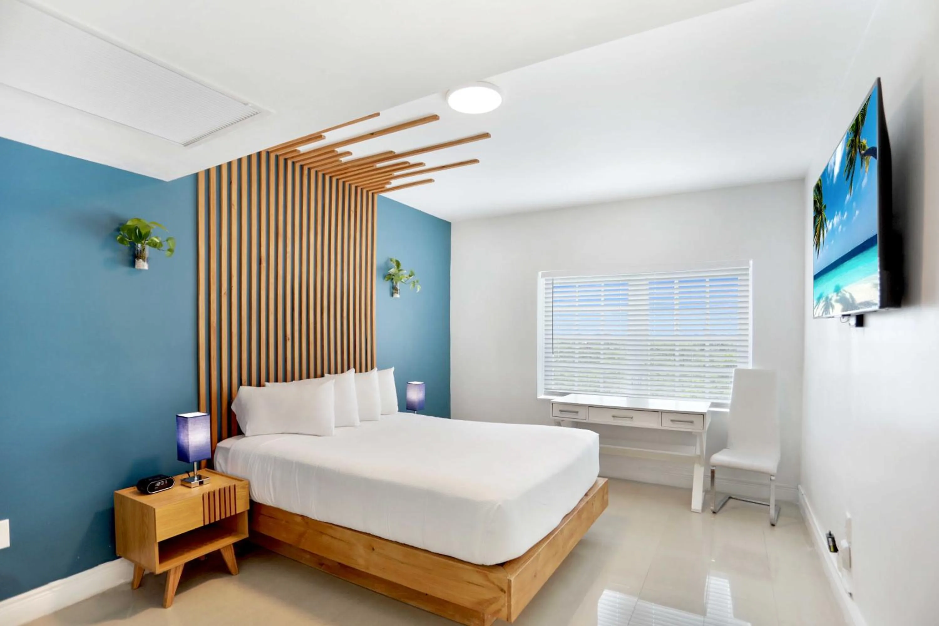 Superior One-Queen  in Hotel Belleza