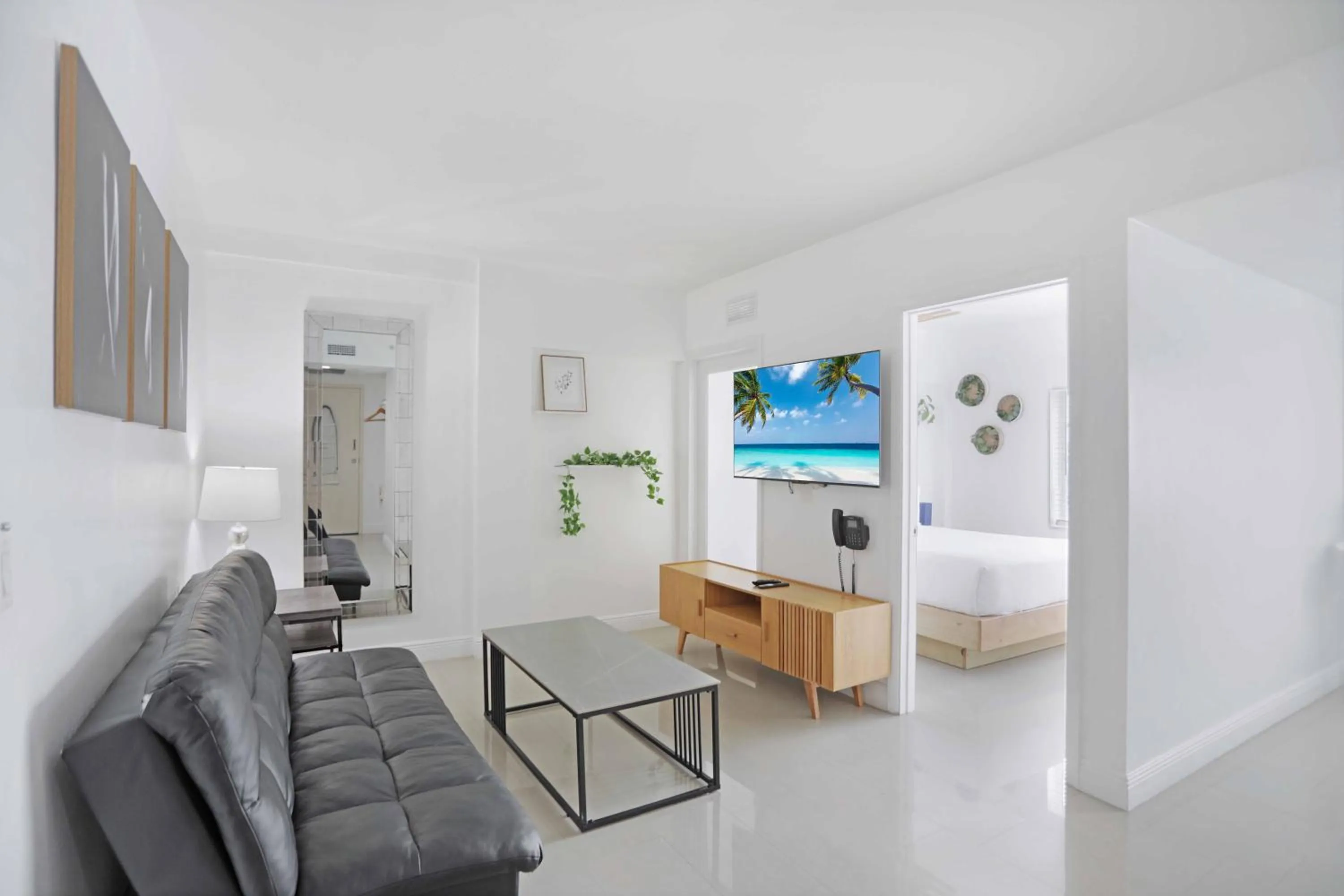 Three-Bedroom Two-Bath Suite with Kitchen in Hotel Belleza