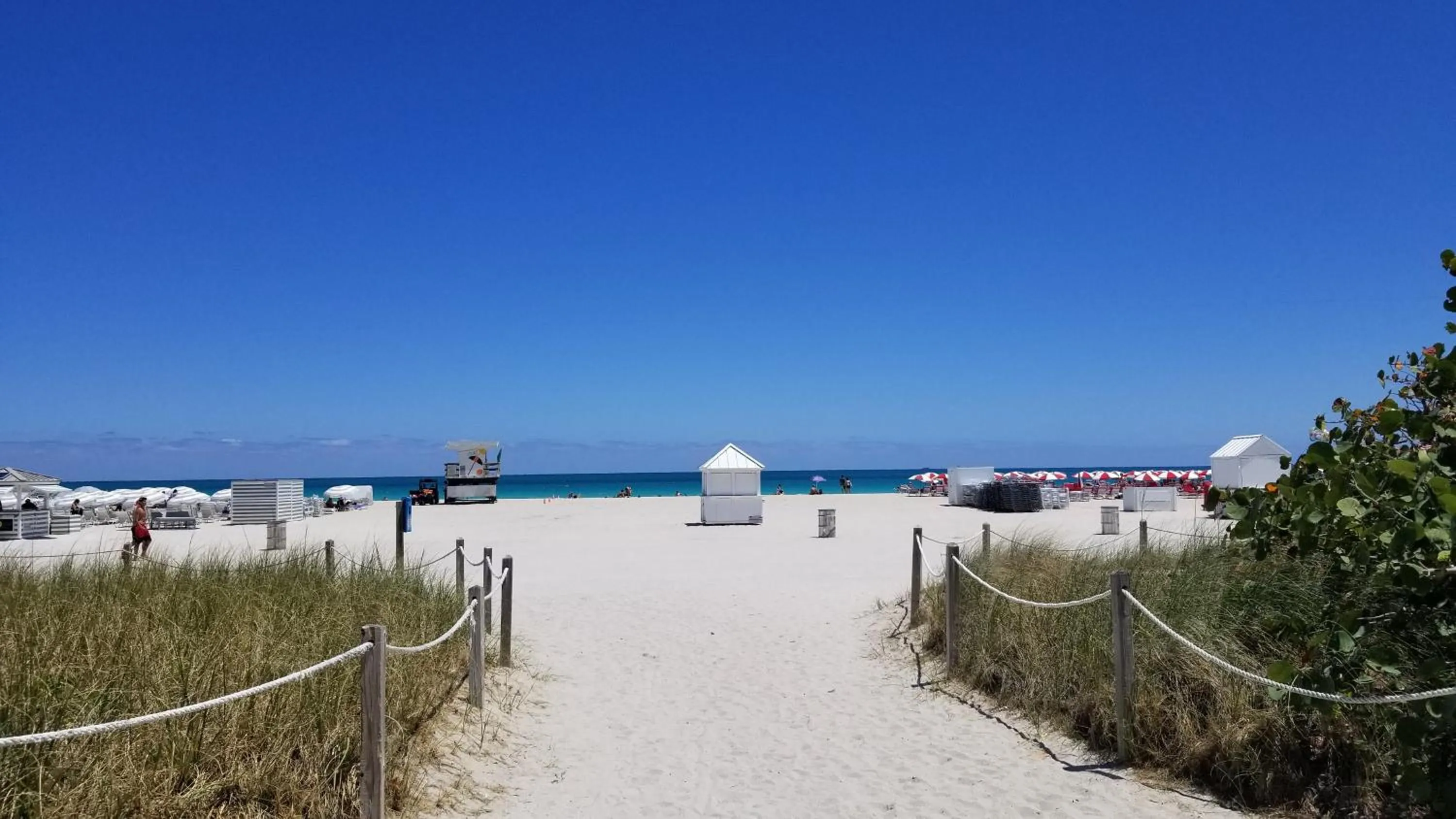 Premium Corner One-Bedroom Suite with Kitchen in Hotel Belleza