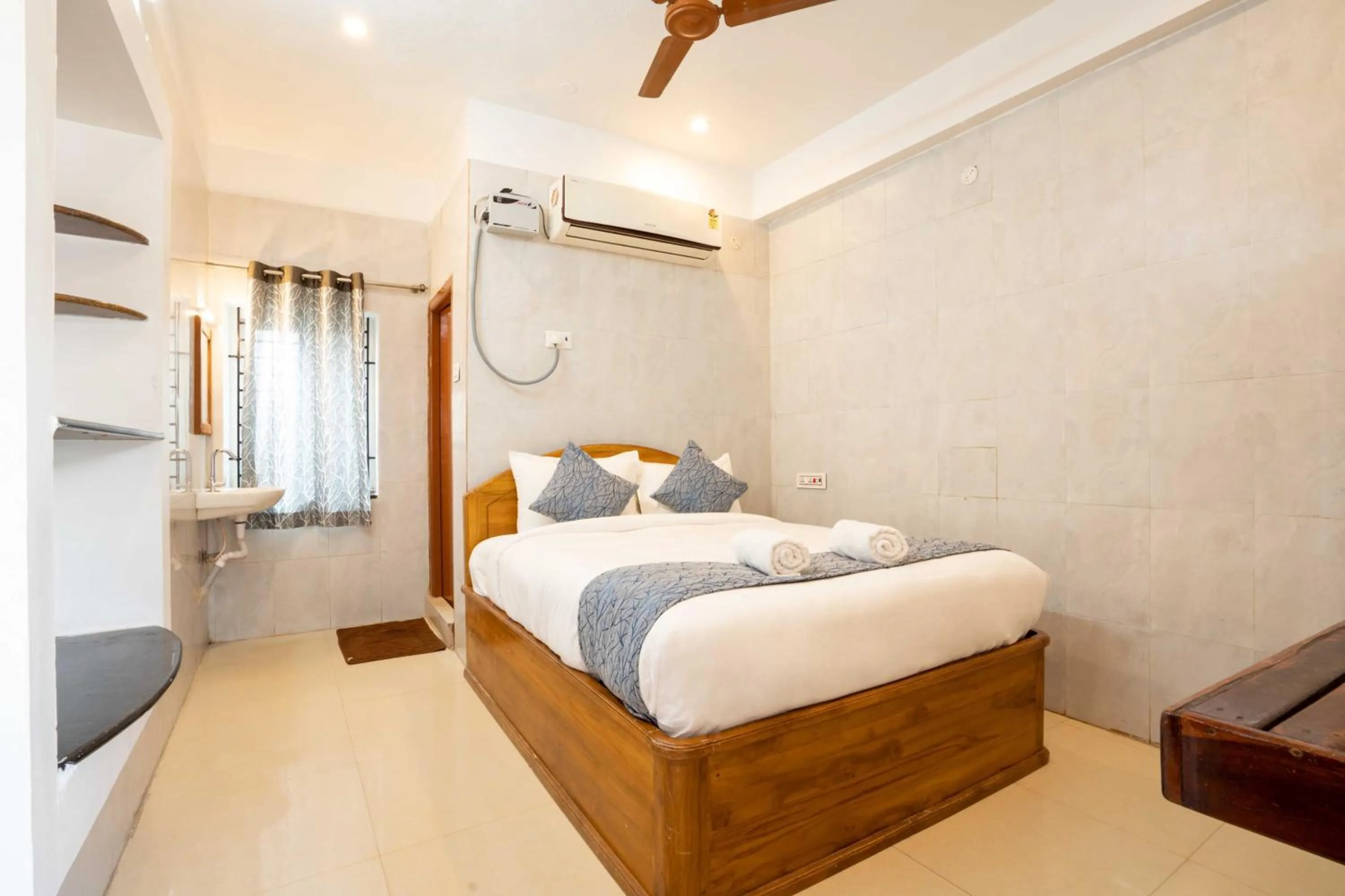 Deluxe Double Room in Hotel Arya Grand Rameswaram by Nimalan