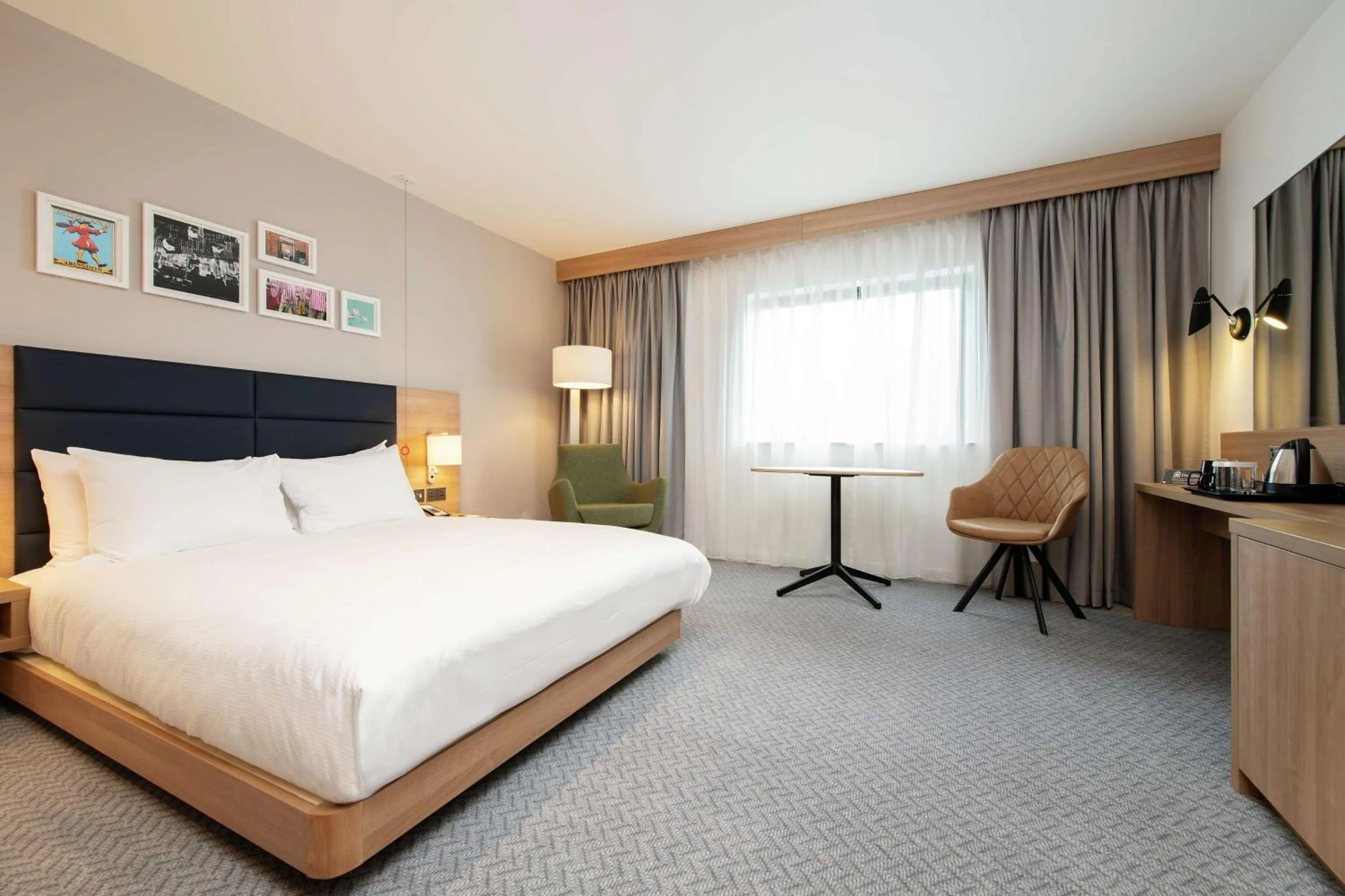 King Room - Mobility Accessible  in Hilton Garden Inn Abingdon Oxford