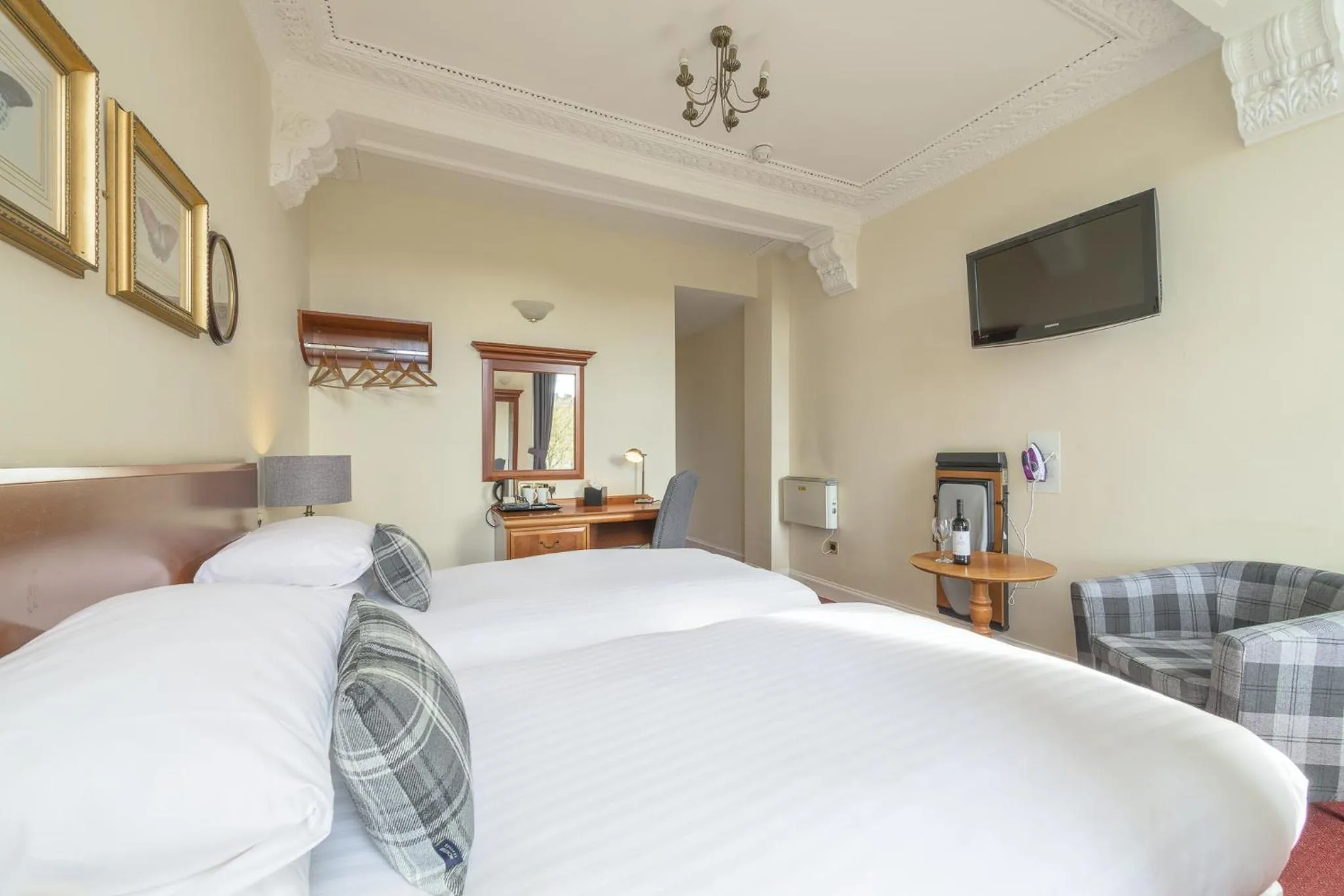 Standard Twin Room with Princes Street View in Old Waverley Hotel