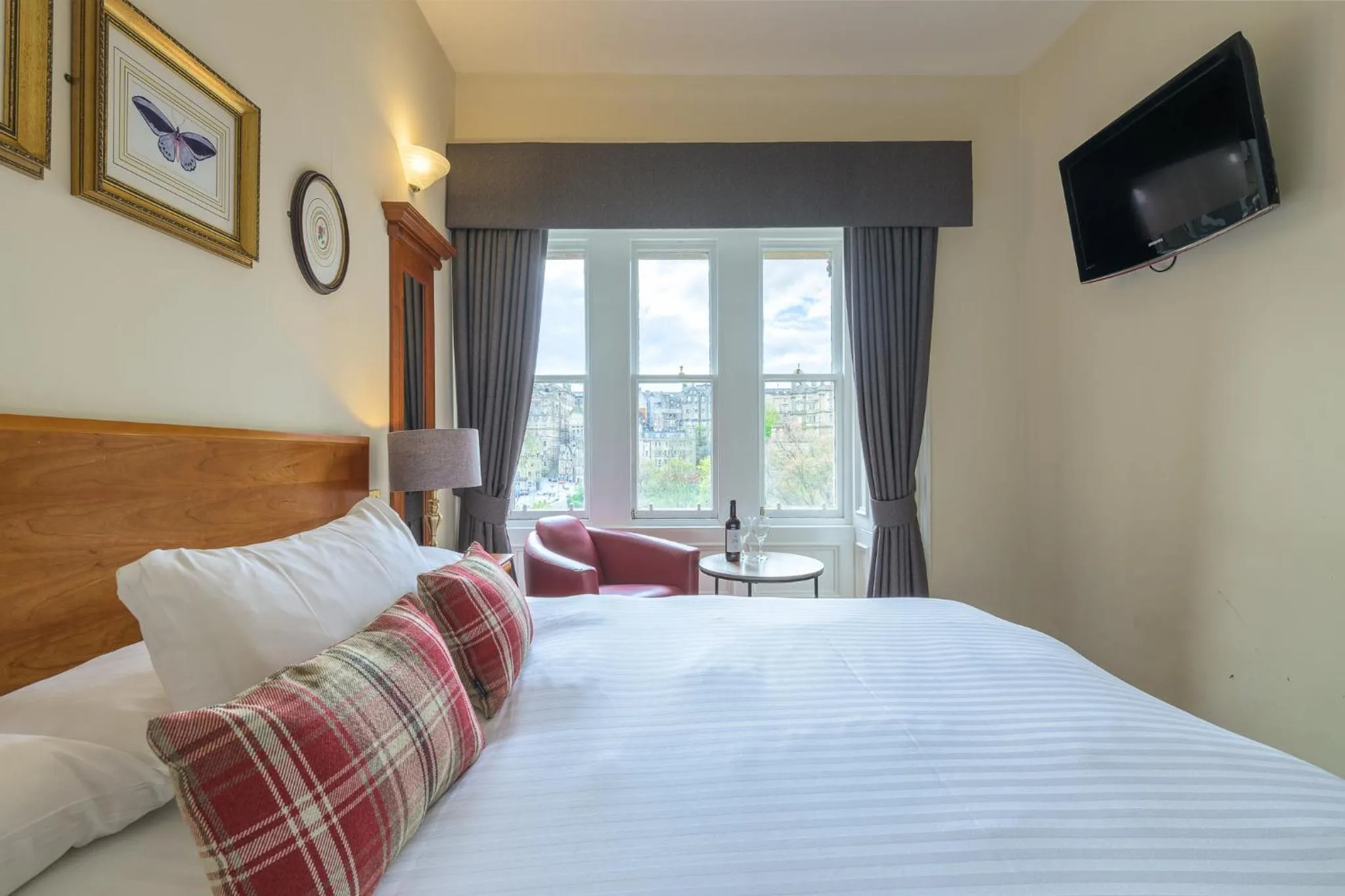 Standard Double Room with Princes Street View in Old Waverley Hotel