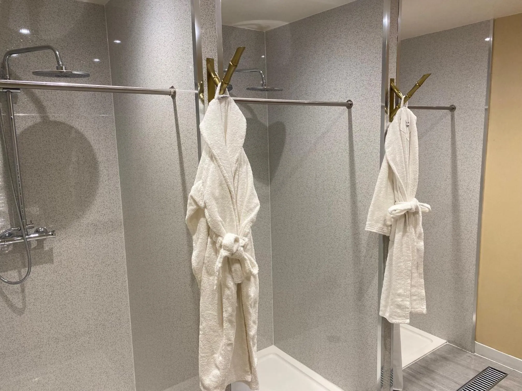 Suite with Hot Tub in Hollin House Hotel