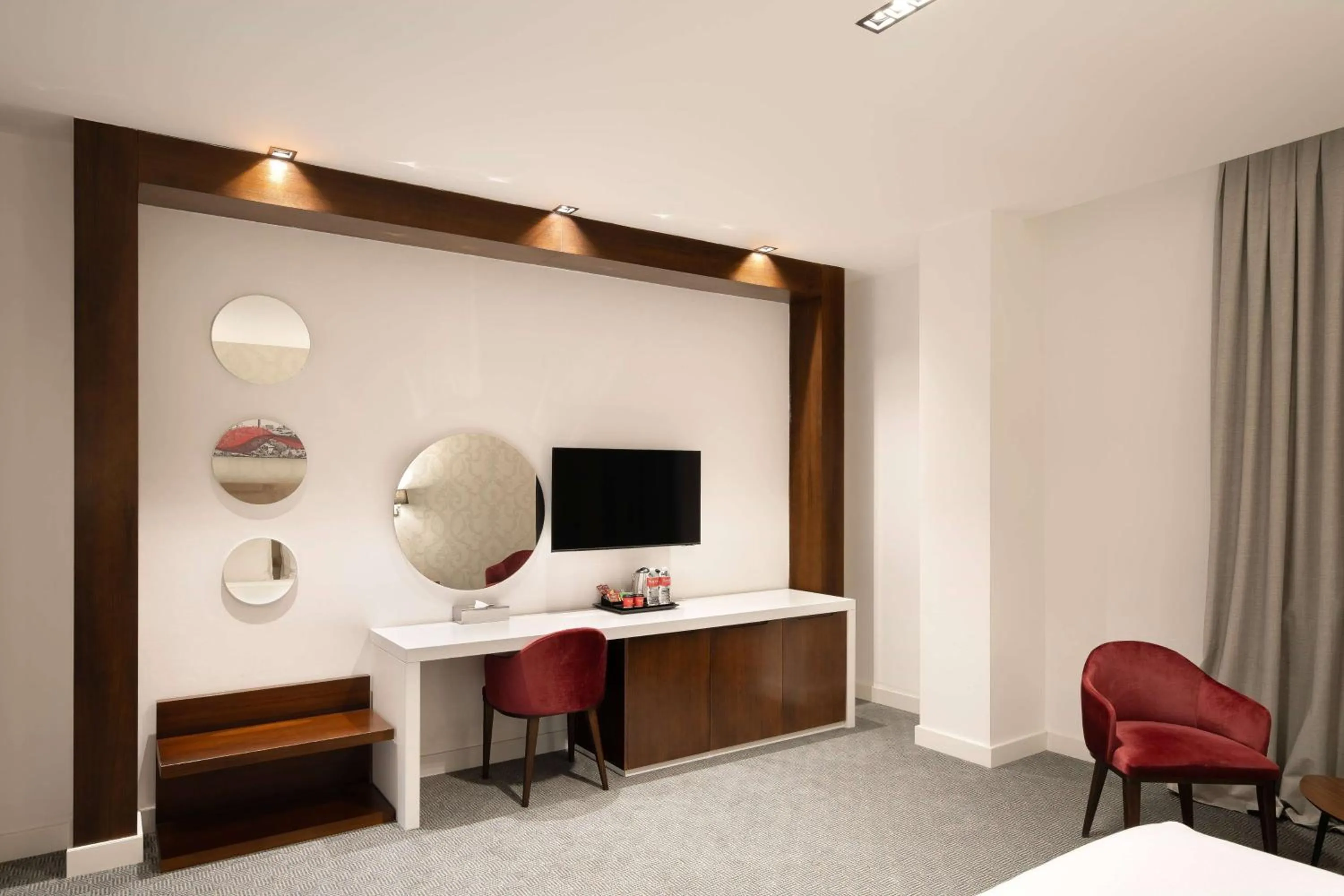 King Room - Mobility Access in Ramada Hotel & Suites by Wyndham Erbil 32 Park