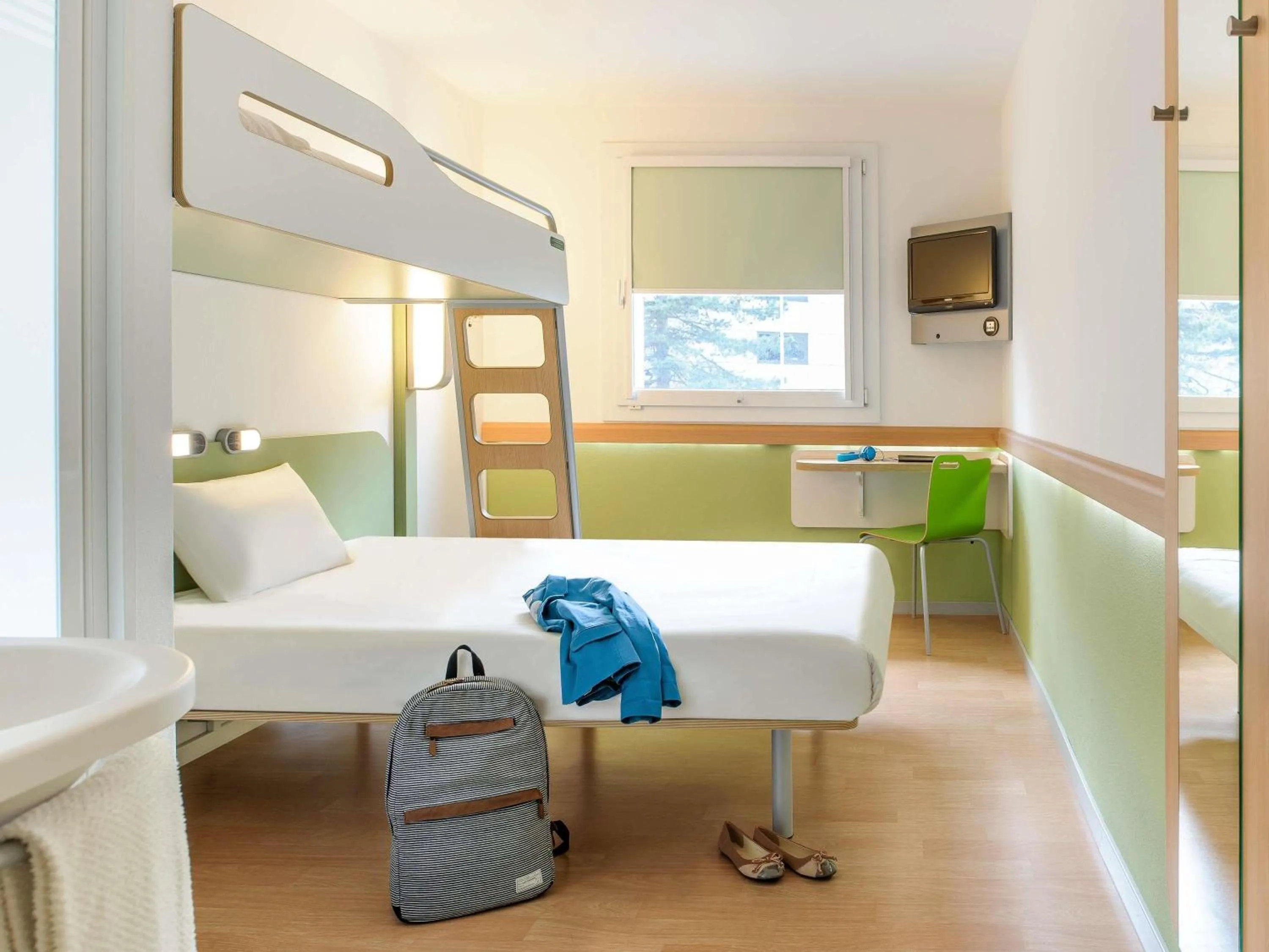 Room with Double Bed and Bunk Bed in ibis budget Zurich Airport