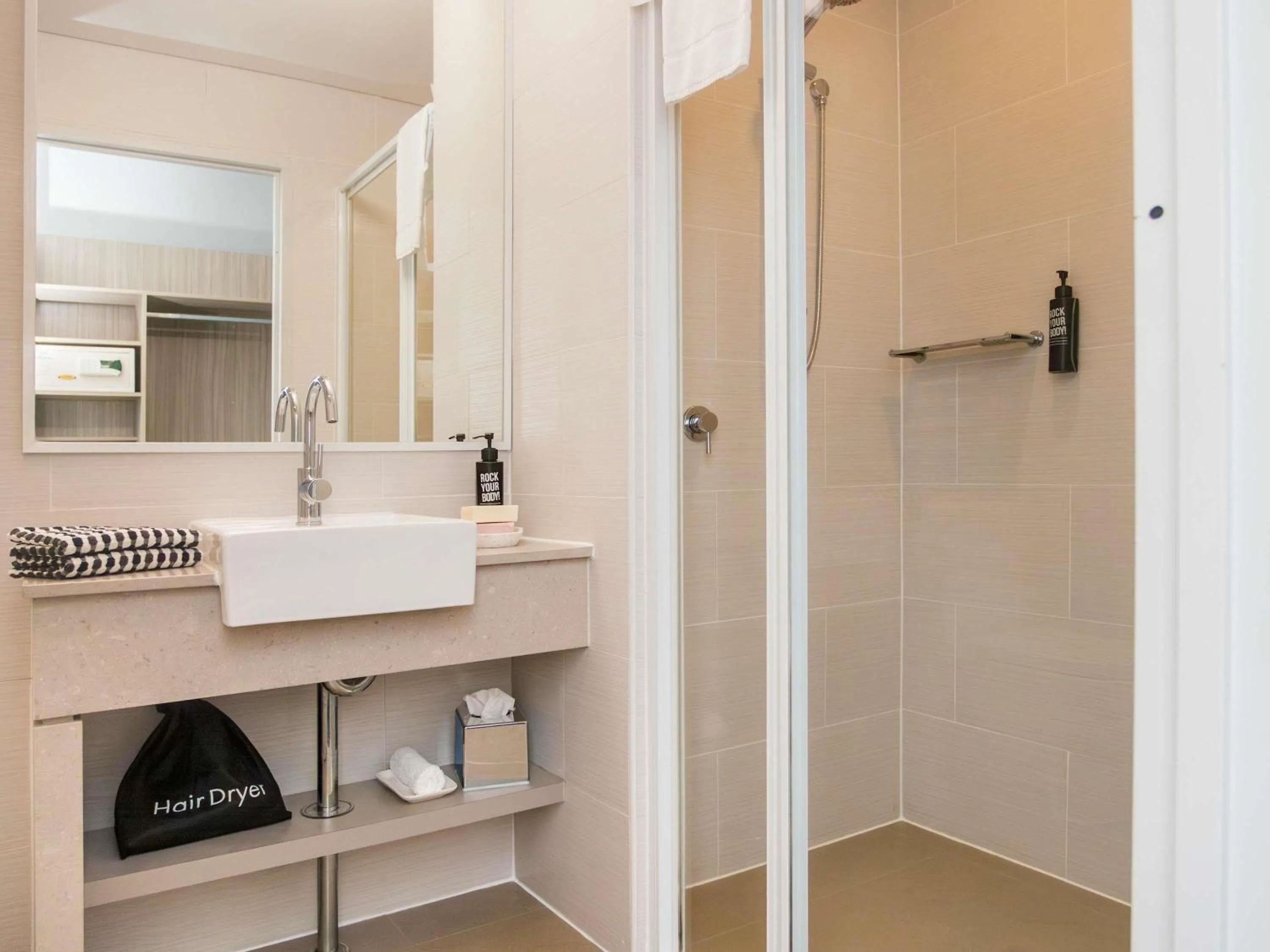 Superior Queen Room in Ibis Styles The Entrance